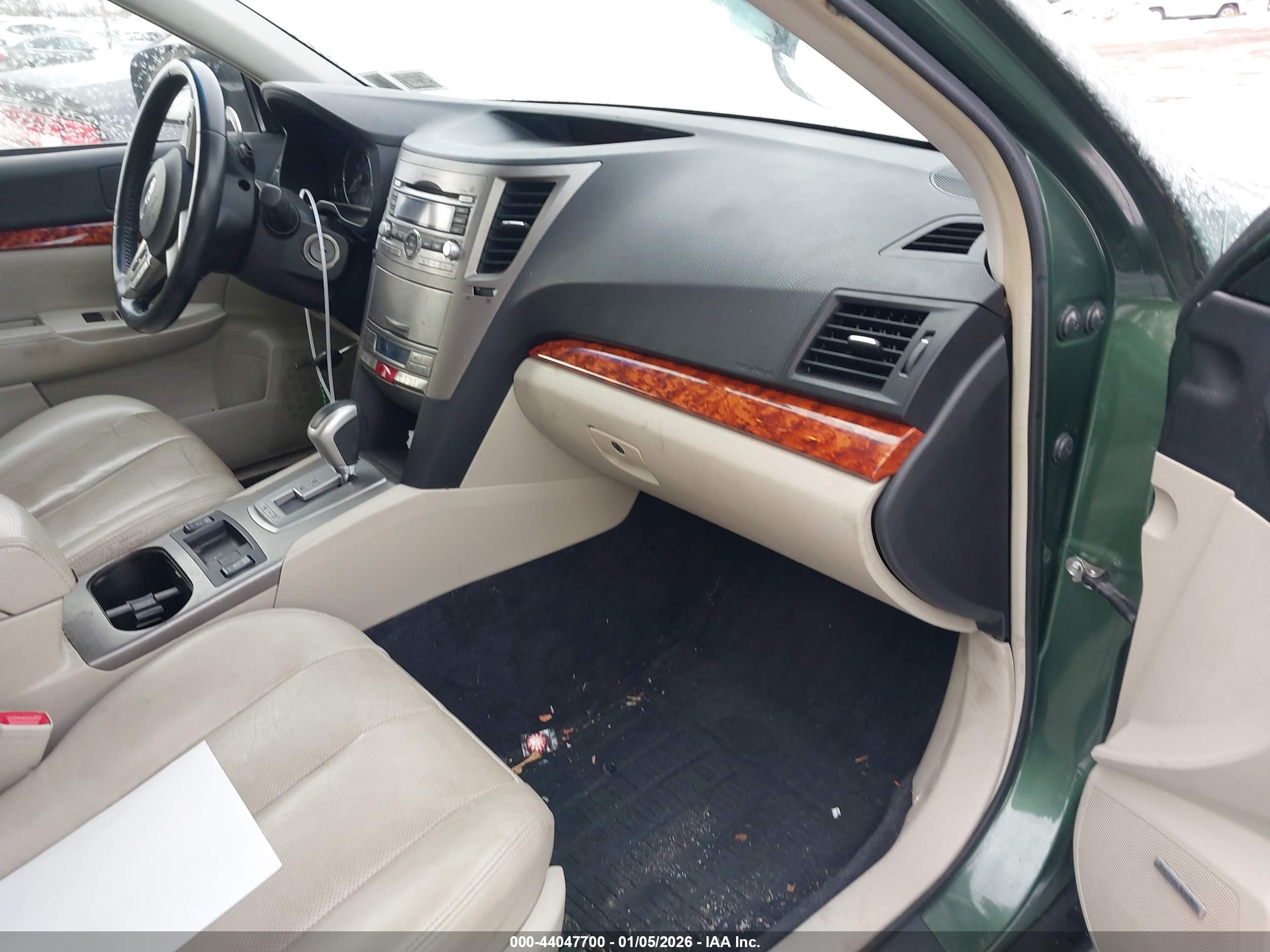 SUBARU OUTBACK image 5