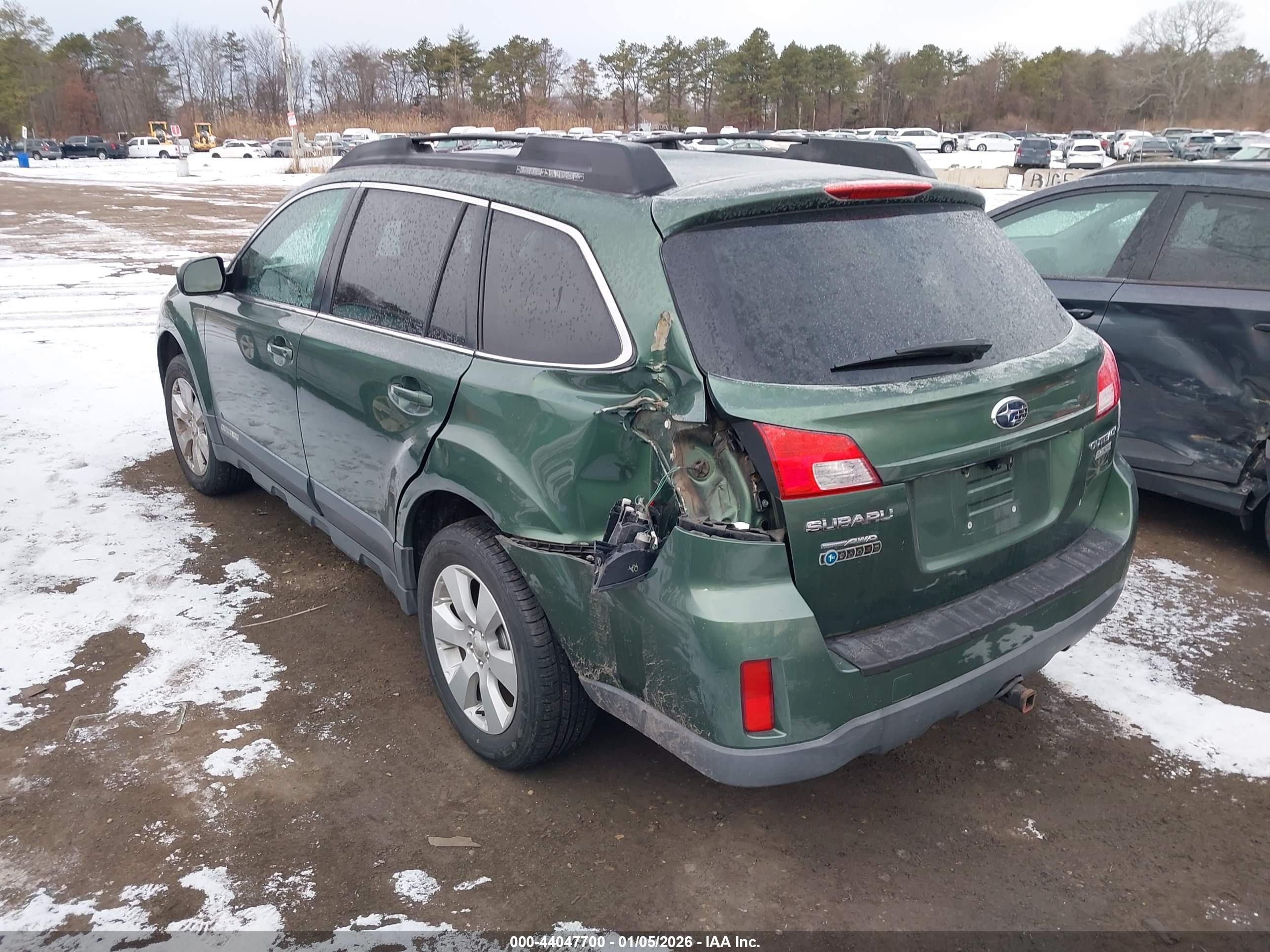 SUBARU OUTBACK image 6