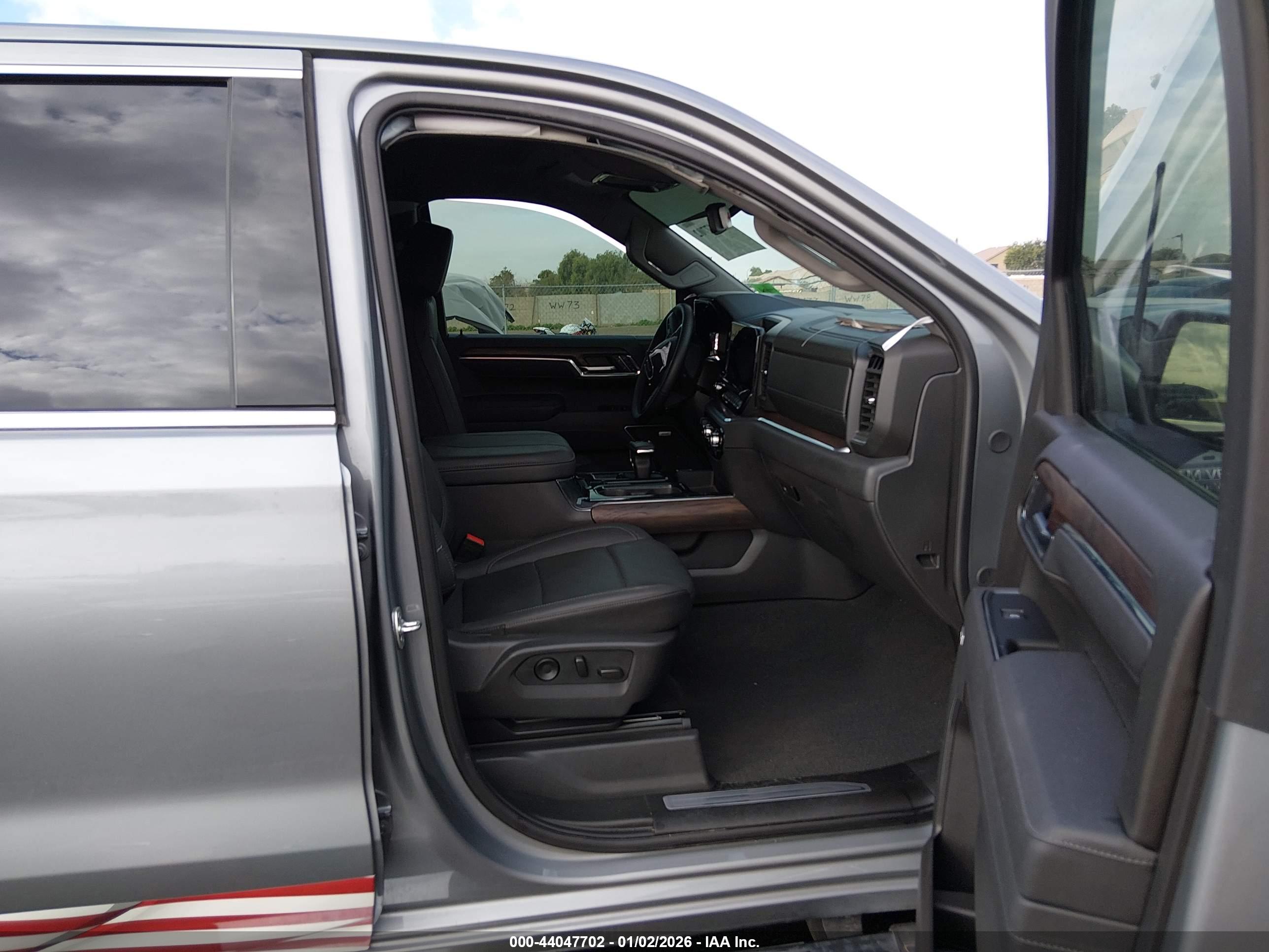 GMC SIERRA image 5