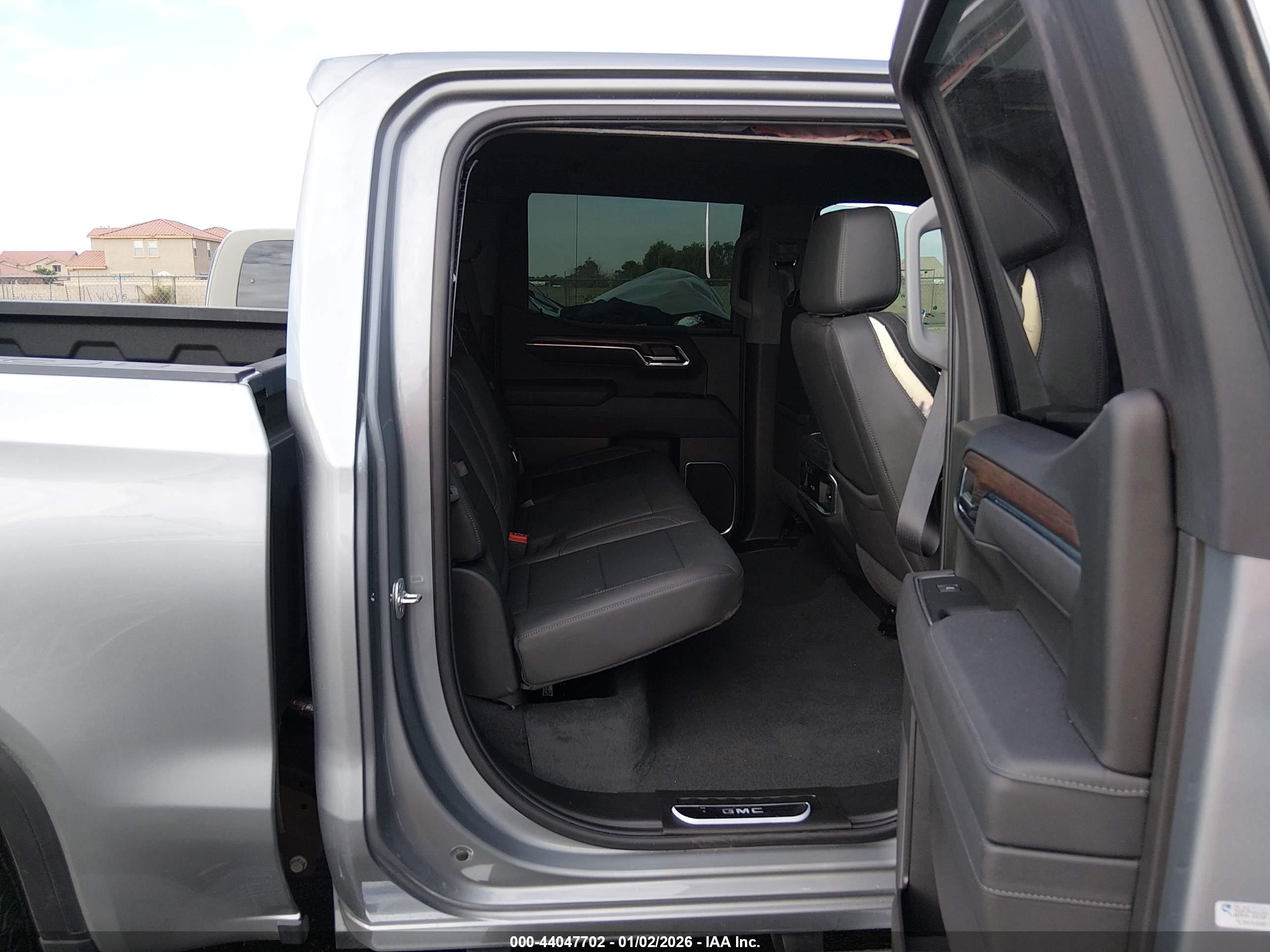 GMC SIERRA image 8