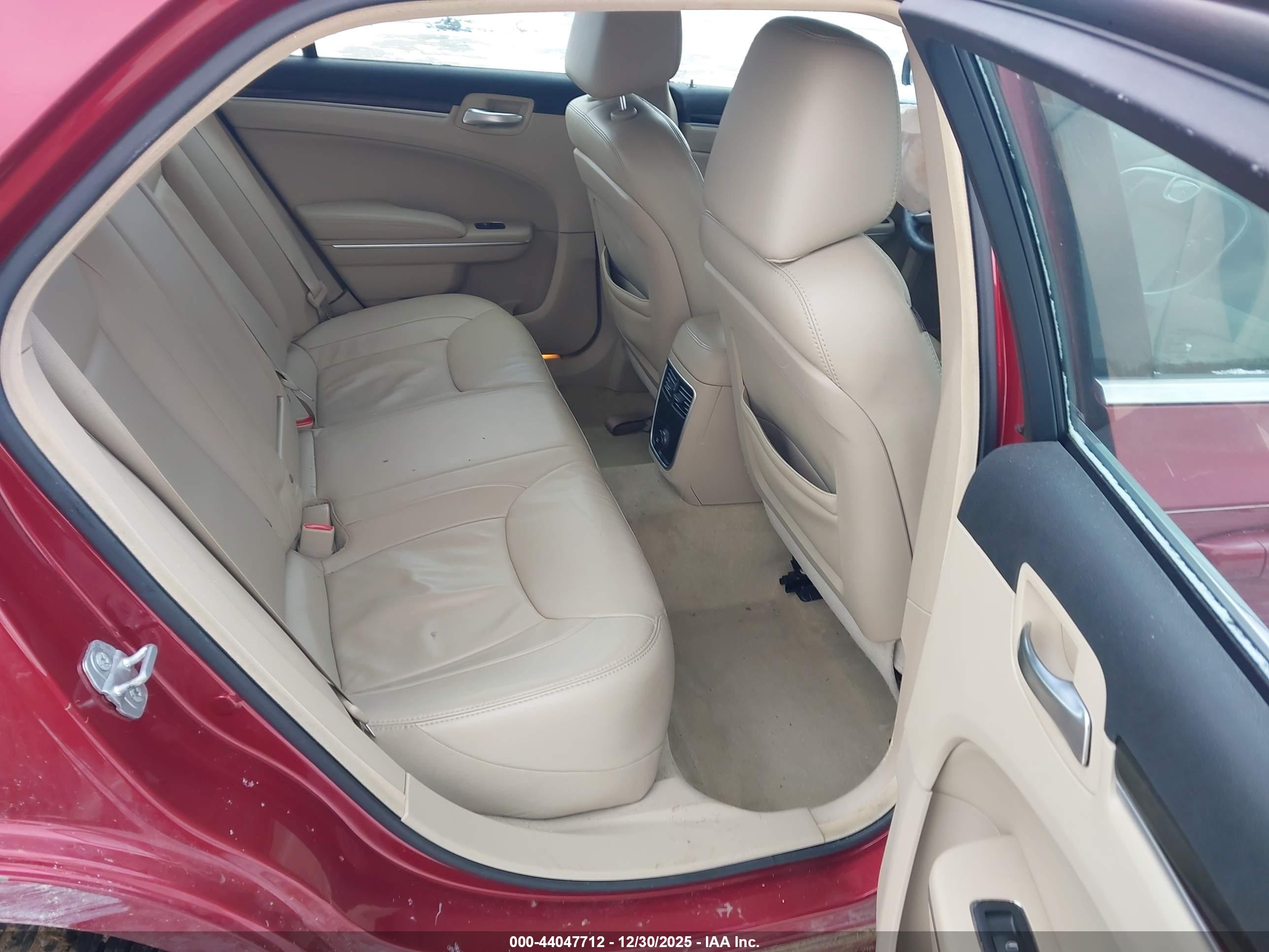 CHRYSLER 300 image 8