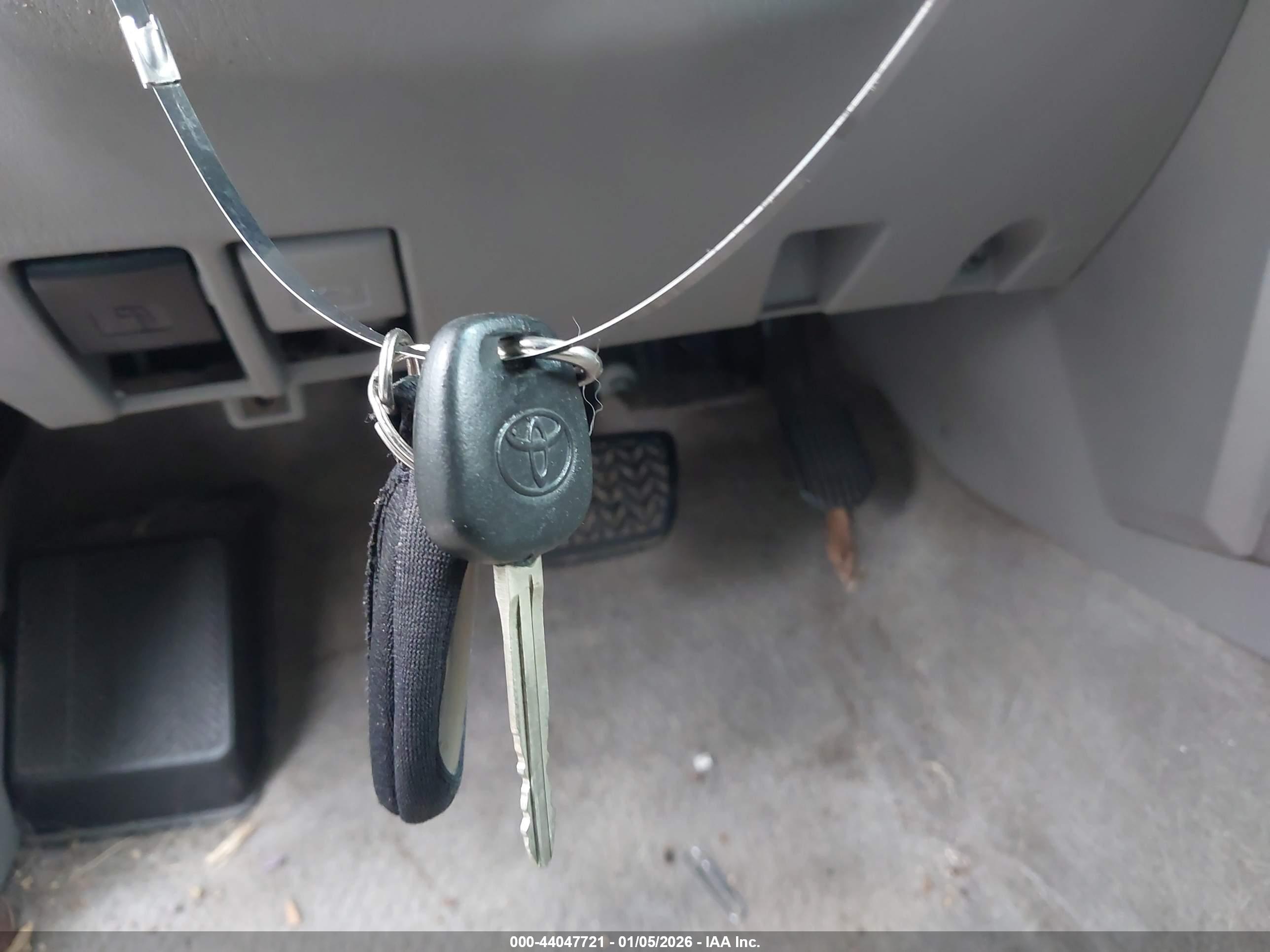 TOYOTA 4RUNNER image 11