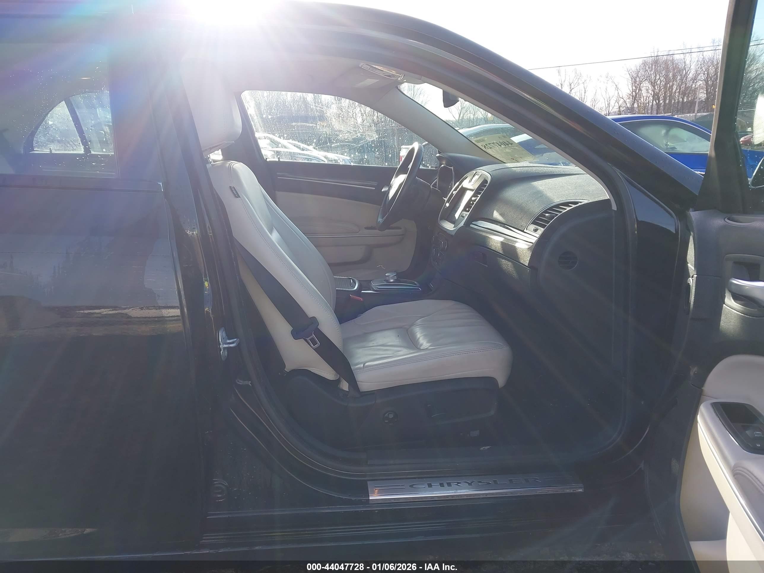 CHRYSLER 300 image 5