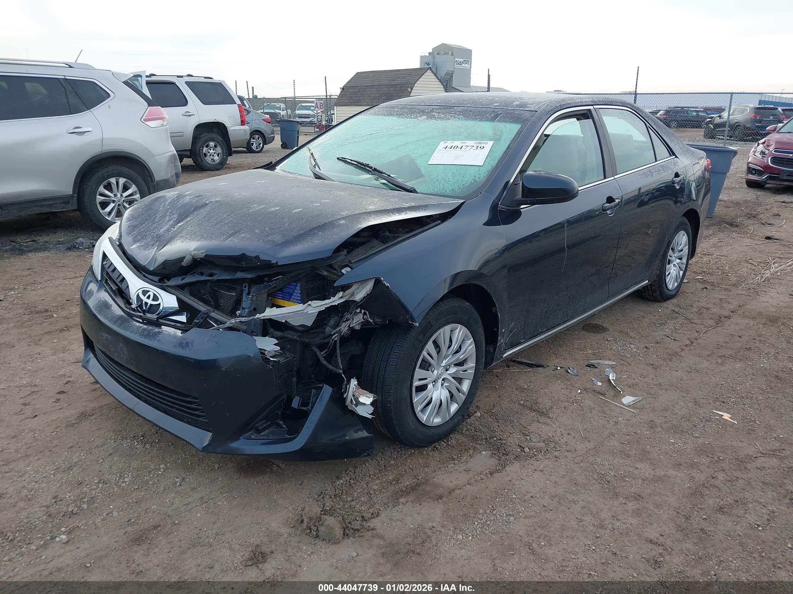 TOYOTA CAMRY image 2