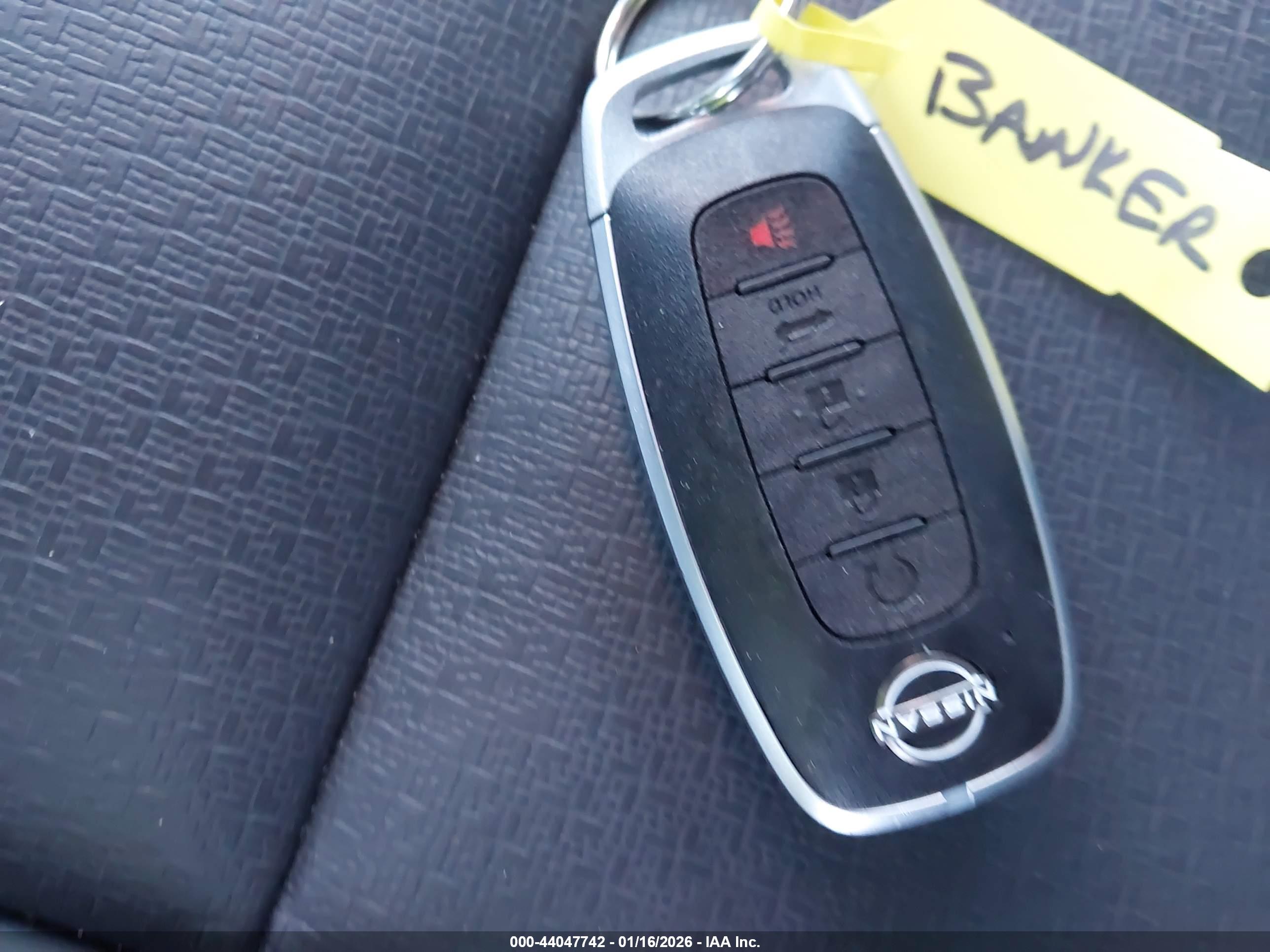 NISSAN ROGUE image 11