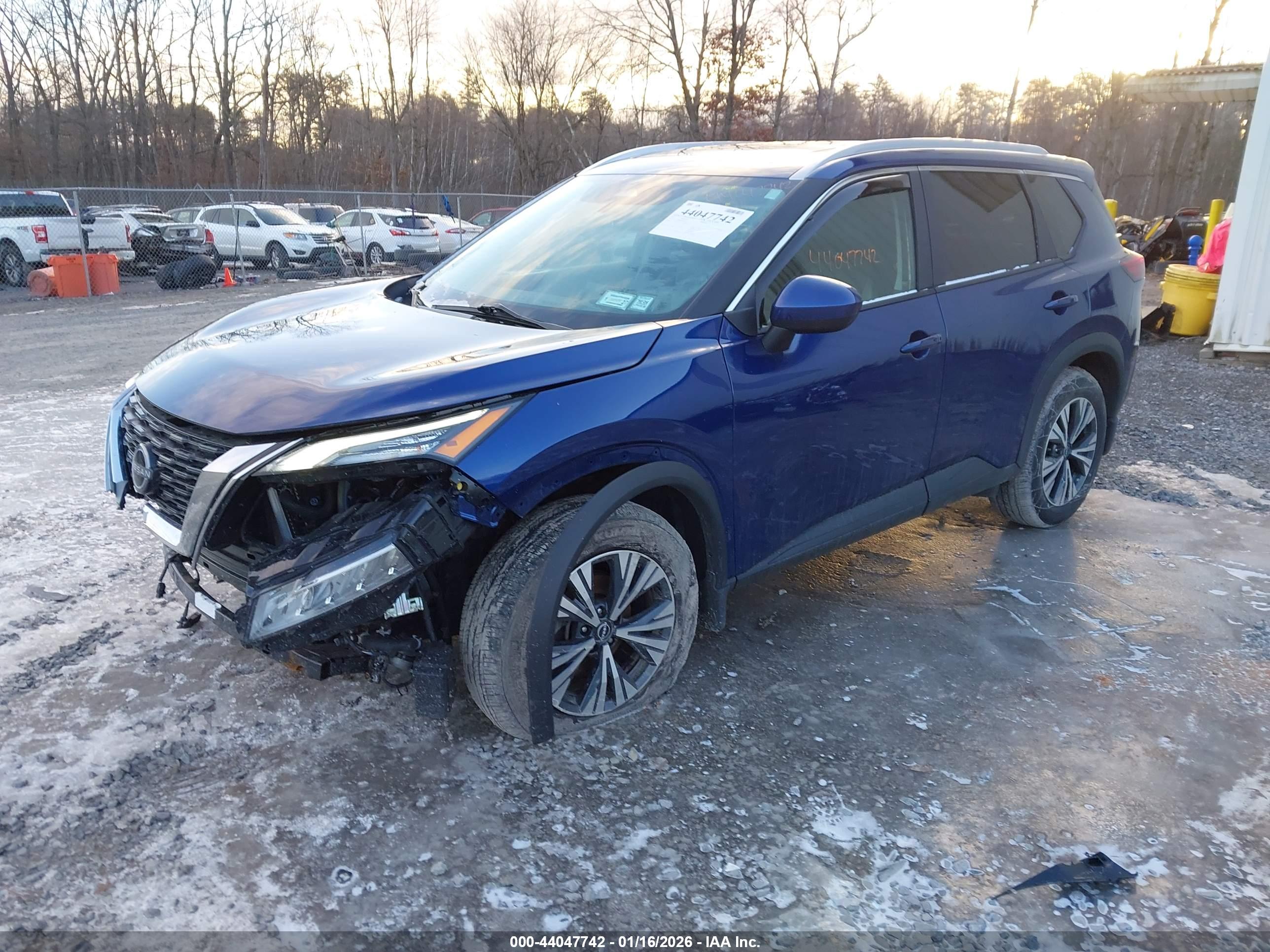 NISSAN ROGUE image 2