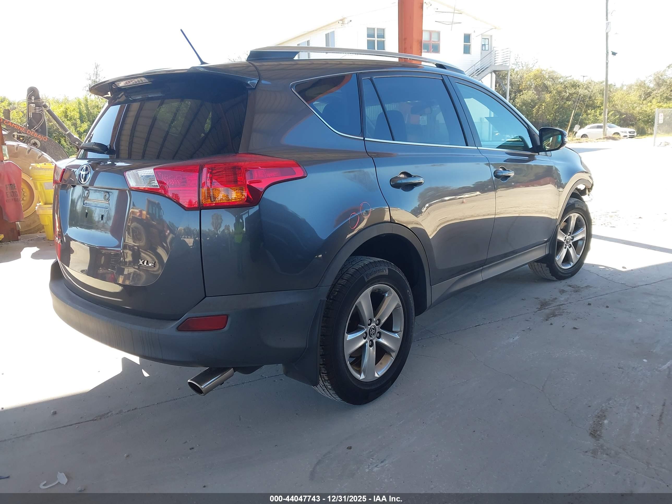 TOYOTA RAV4 image 4