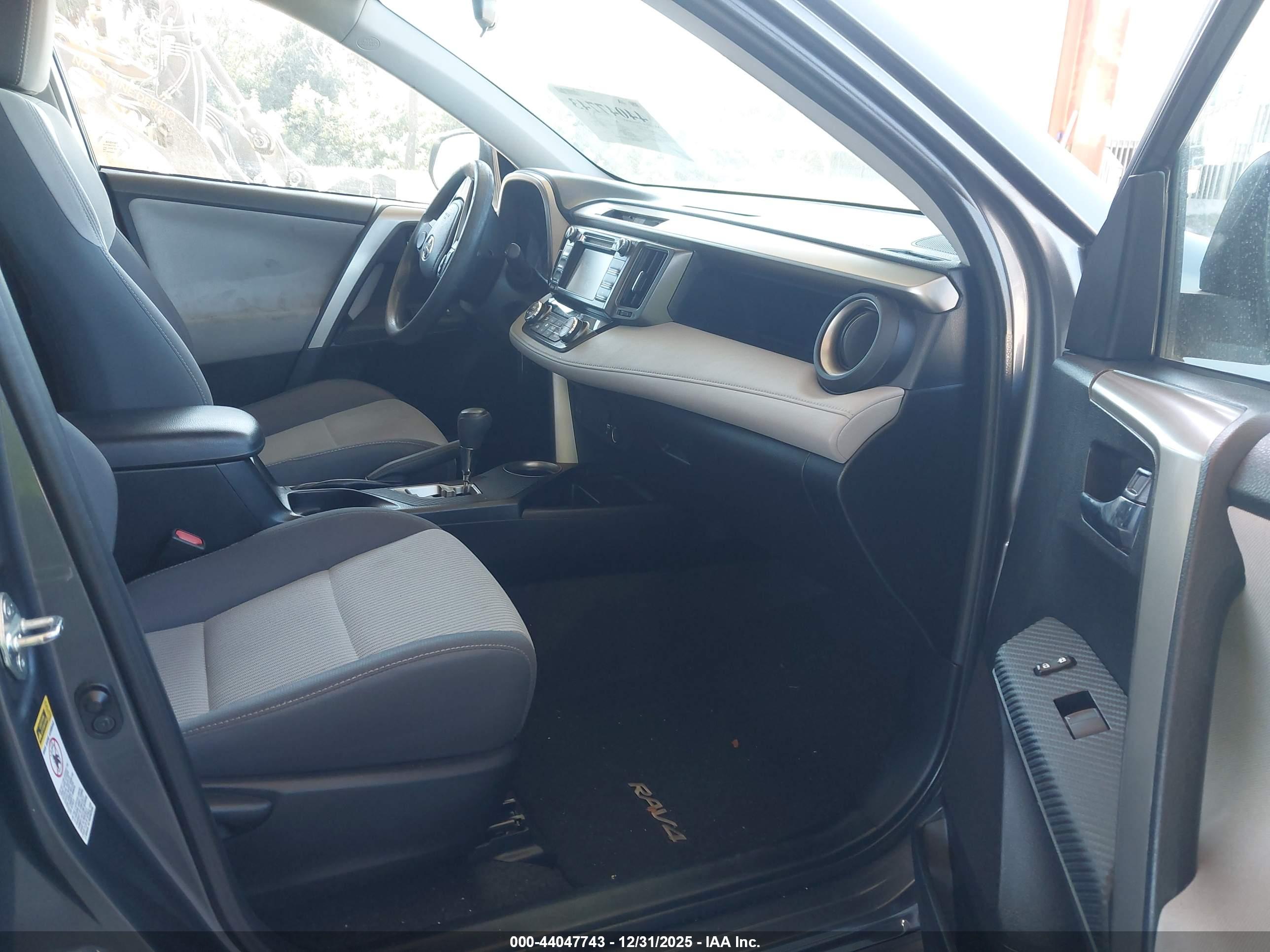 TOYOTA RAV4 image 5