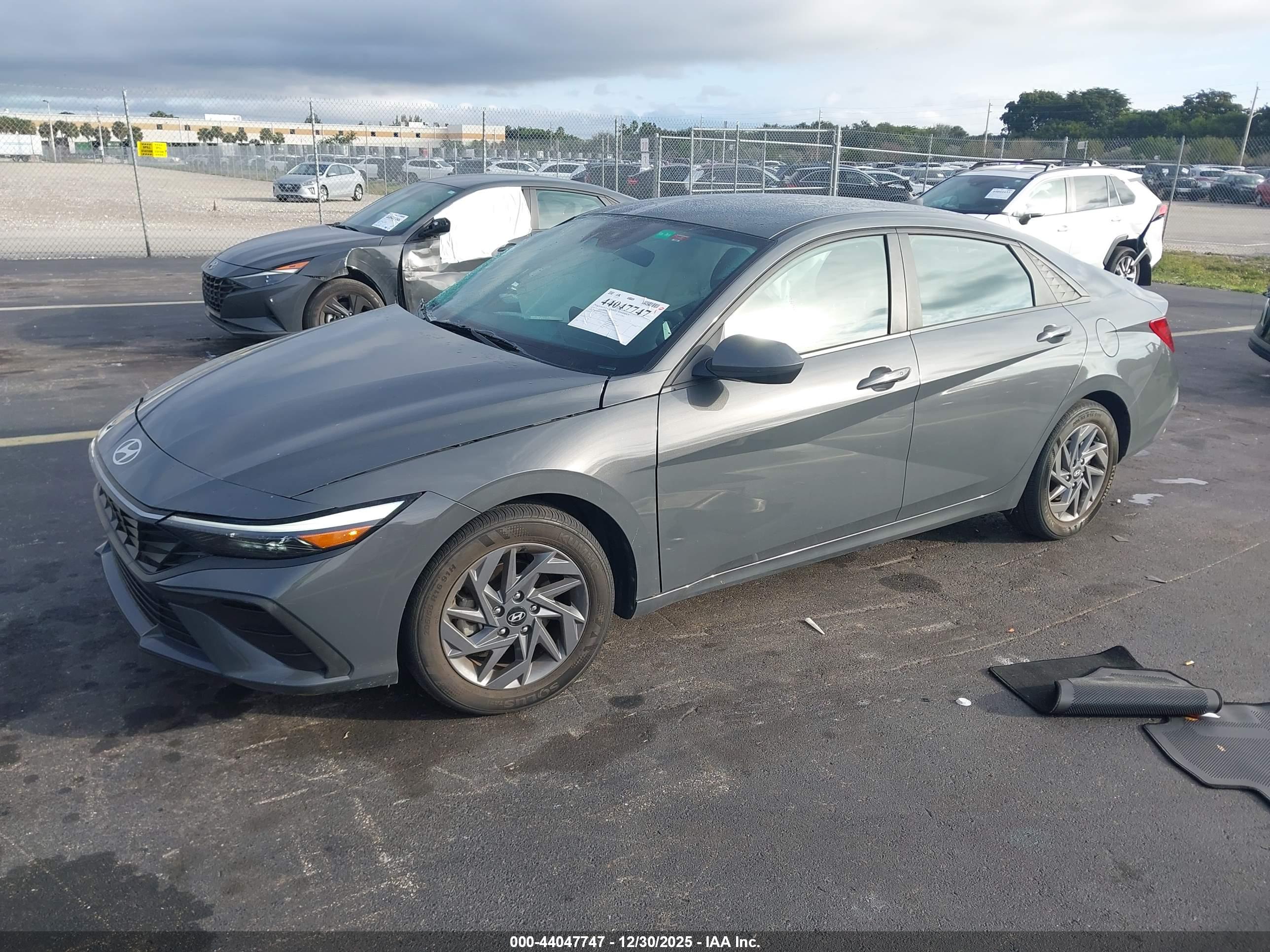HYUNDAI ELANTRA image 2