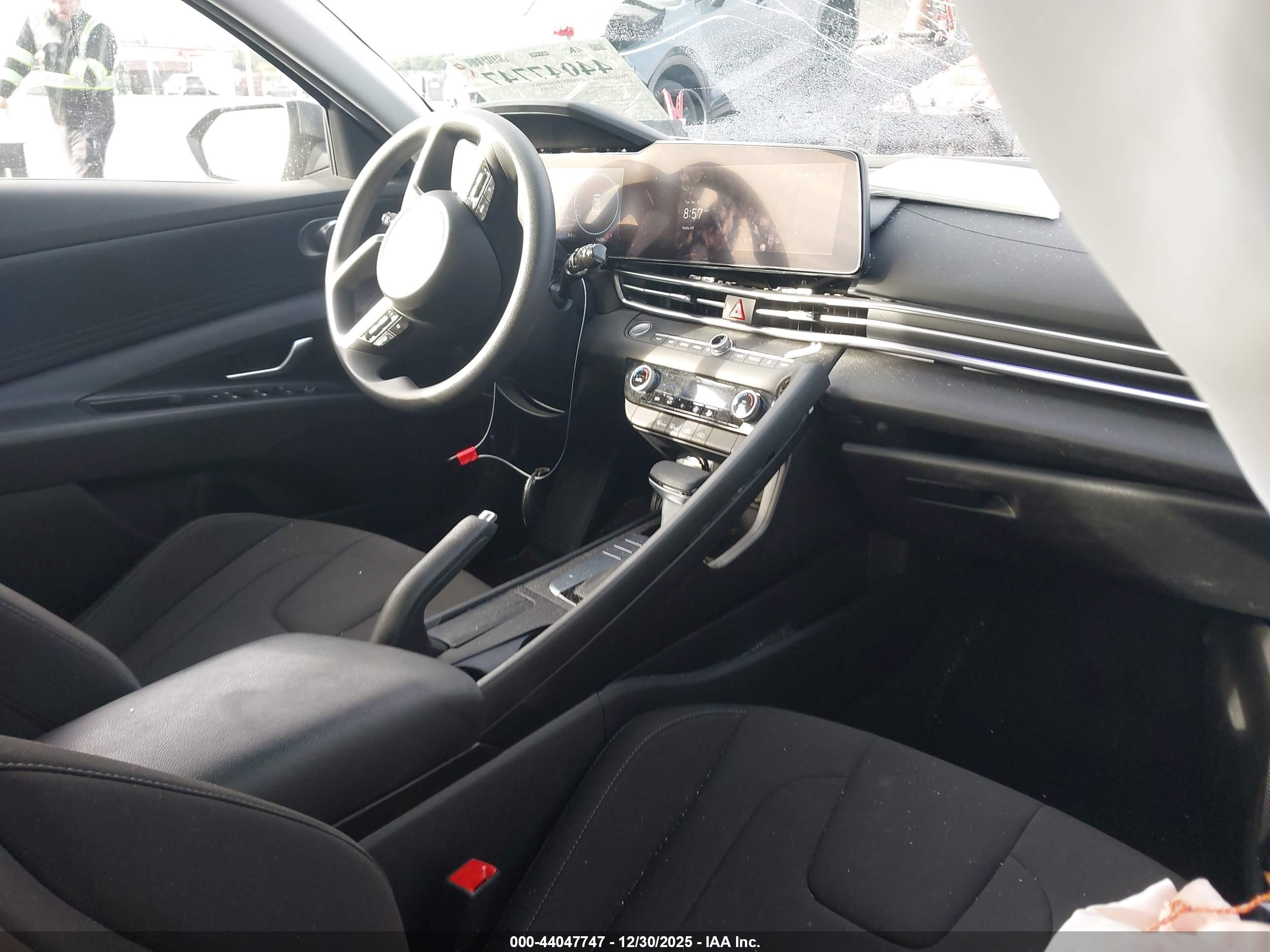 HYUNDAI ELANTRA image 5