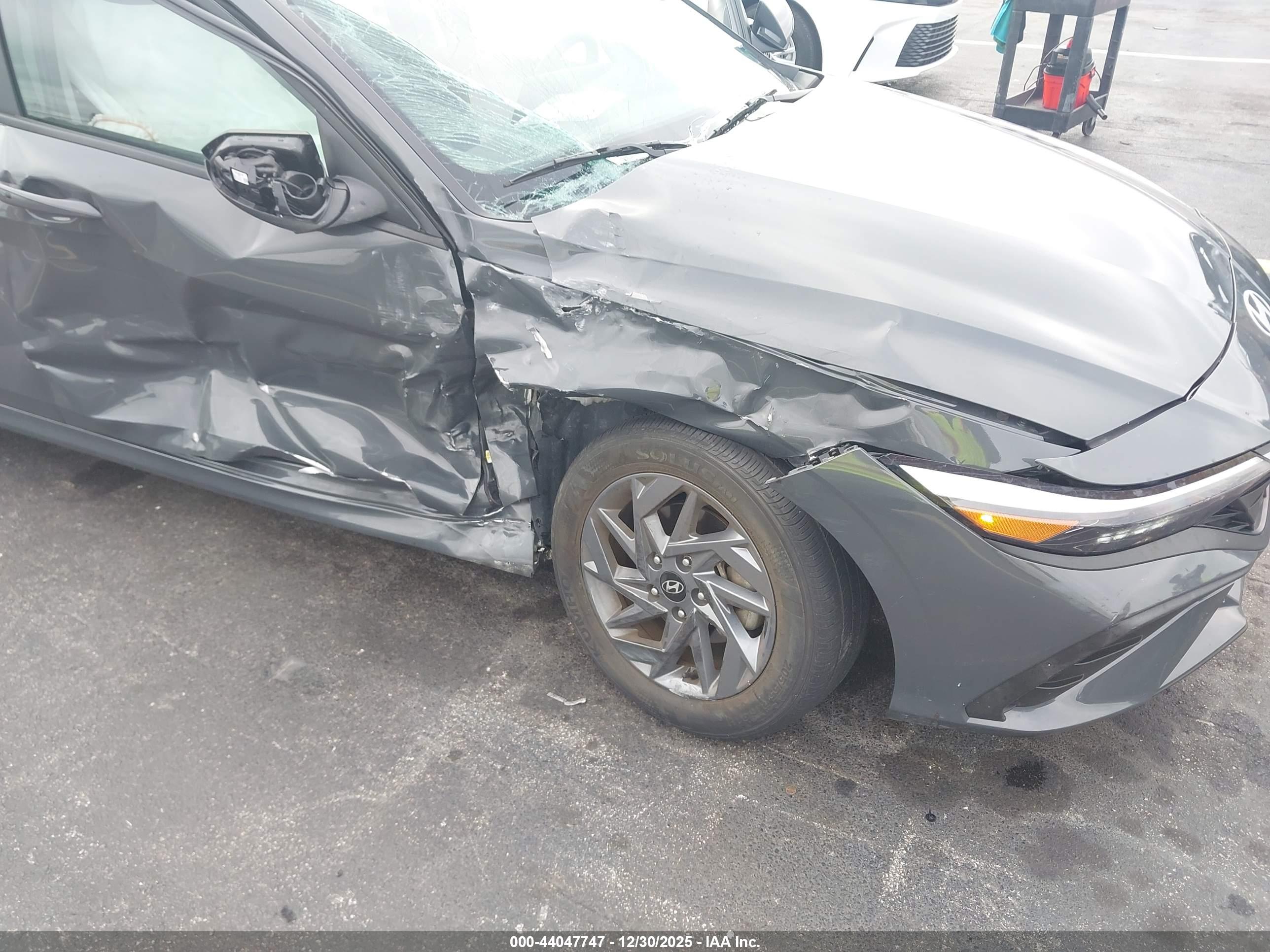 HYUNDAI ELANTRA image 6
