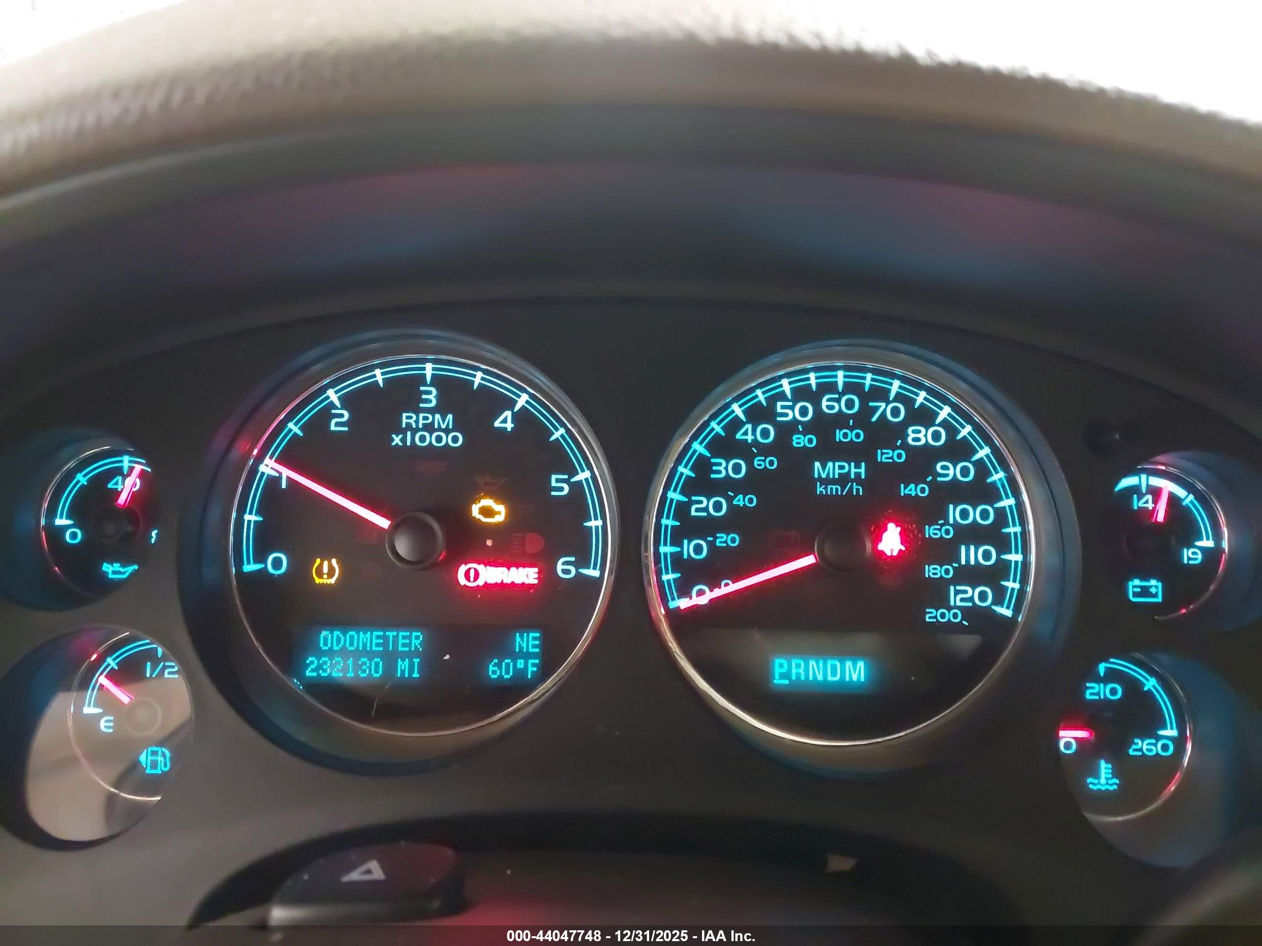 CHEVROLET SUBURBAN image 7