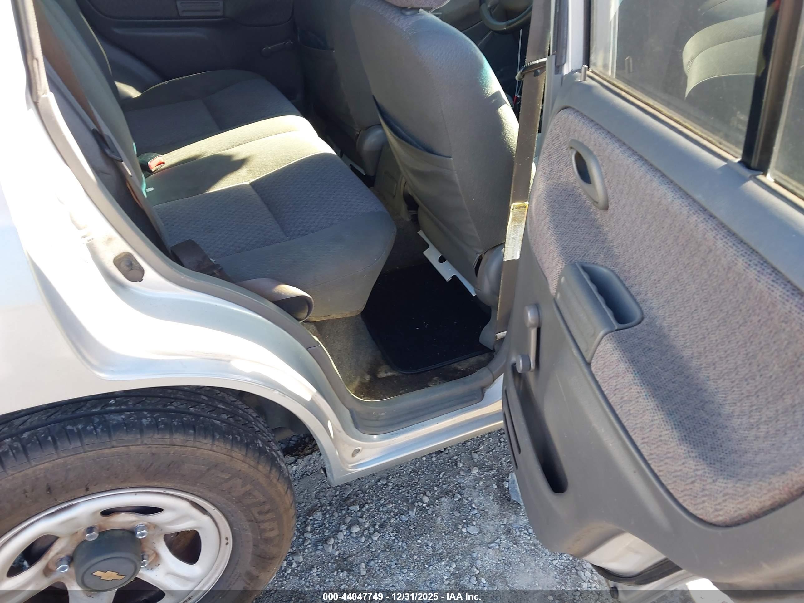 CHEVROLET TRACKER image 8
