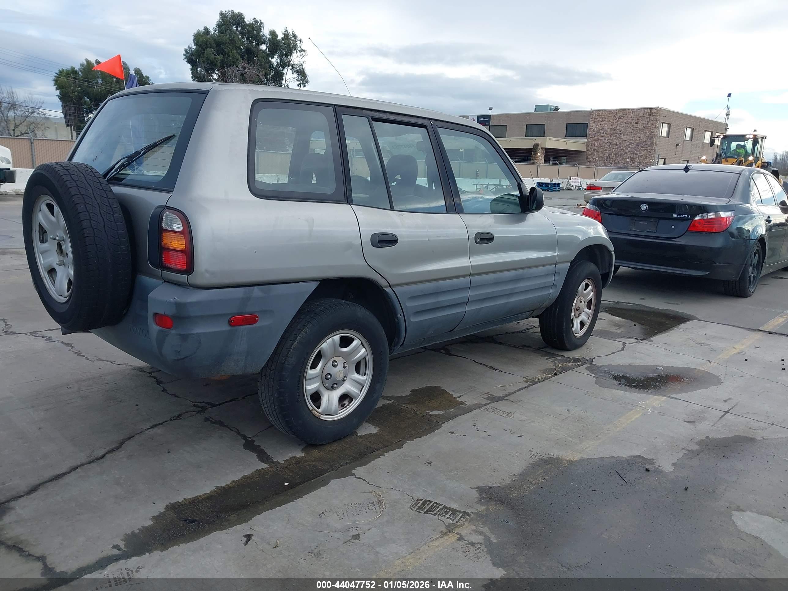 TOYOTA RAV4 image 4