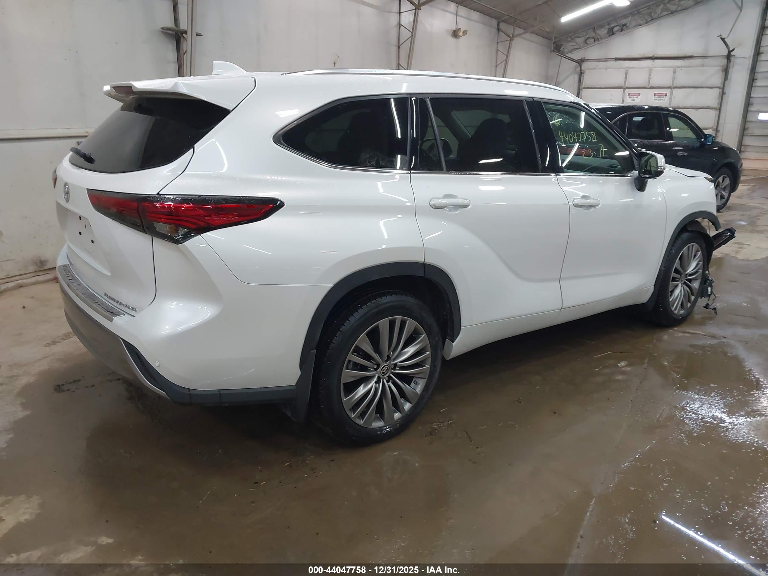 TOYOTA HIGHLANDER image 4
