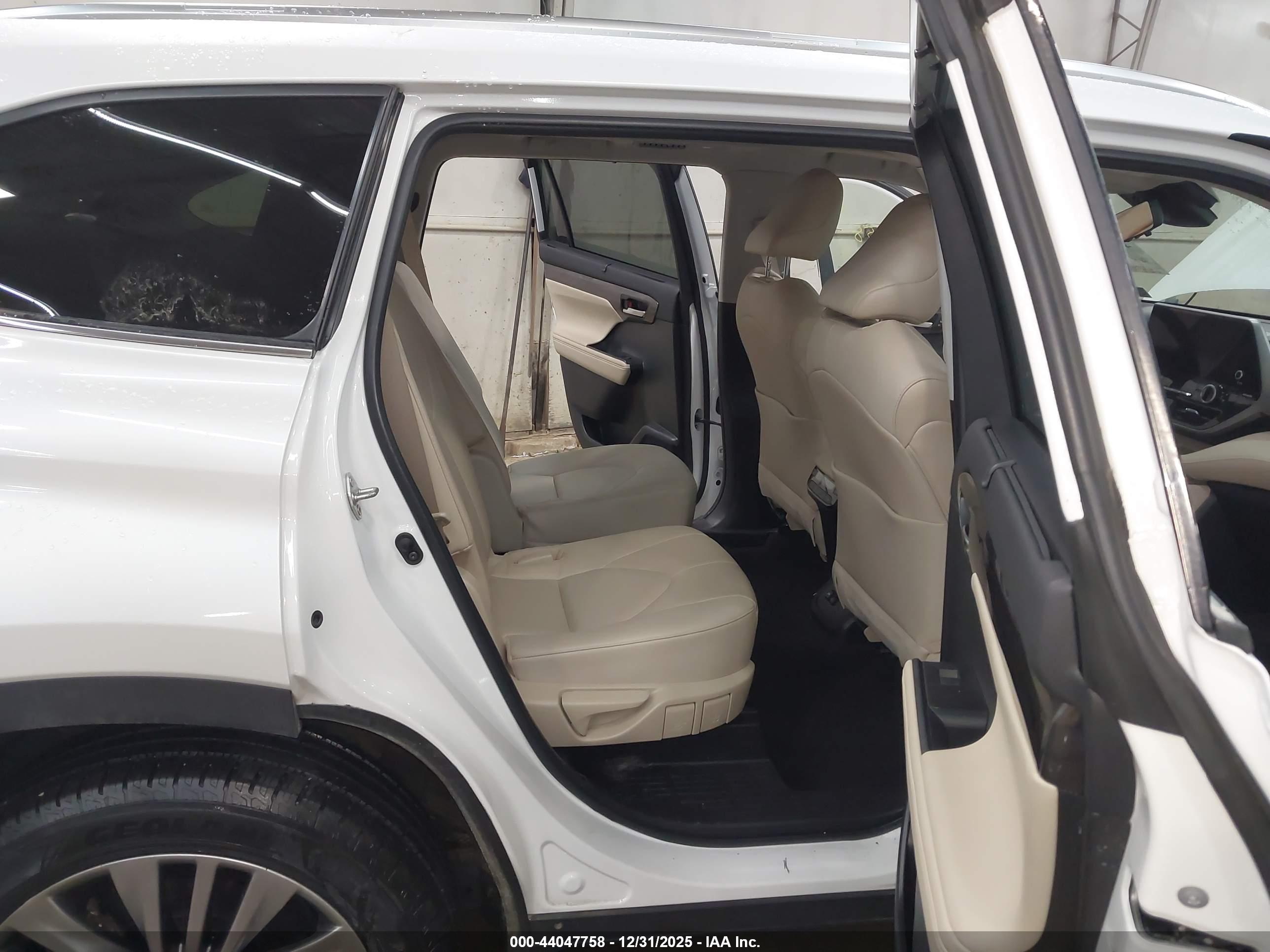 TOYOTA HIGHLANDER image 8