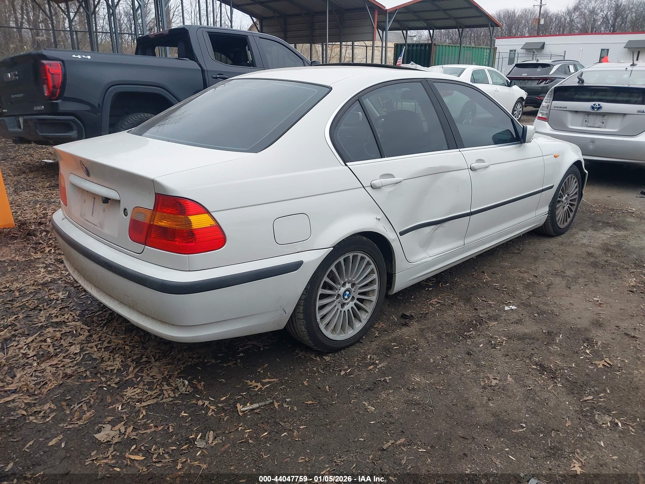 BMW 330I image 4
