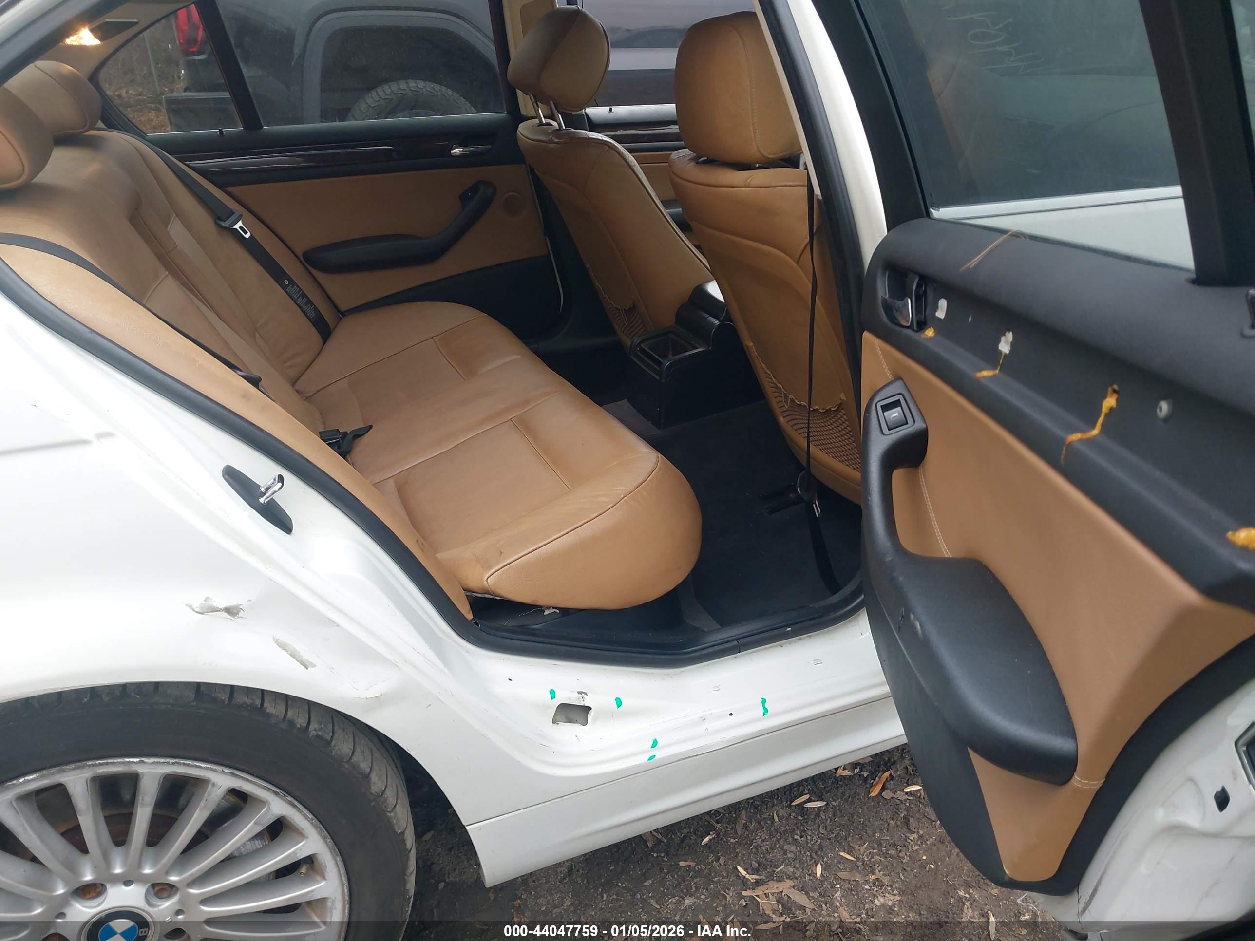 BMW 330I image 8