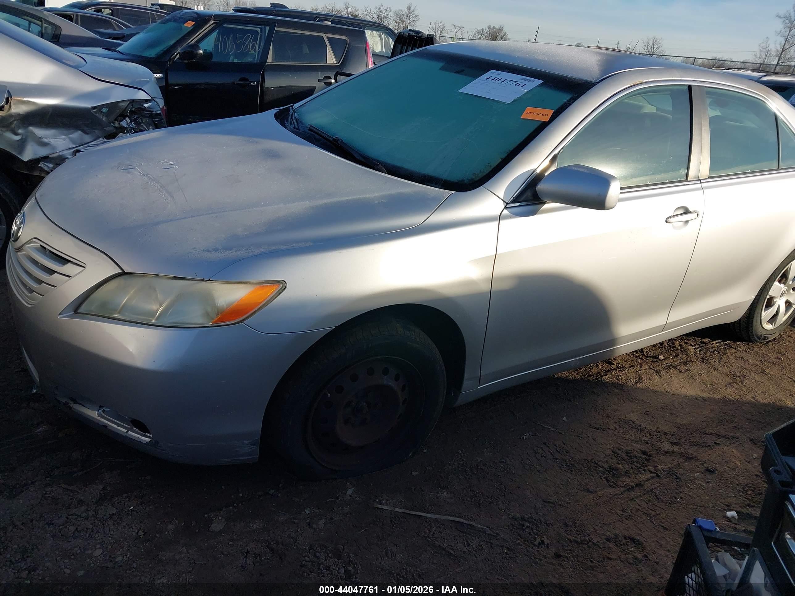 TOYOTA CAMRY image 2