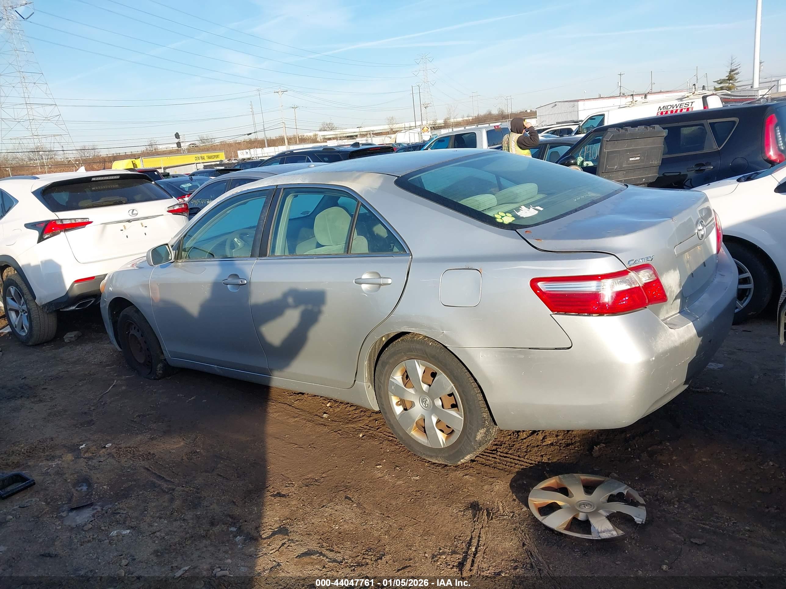 TOYOTA CAMRY image 9