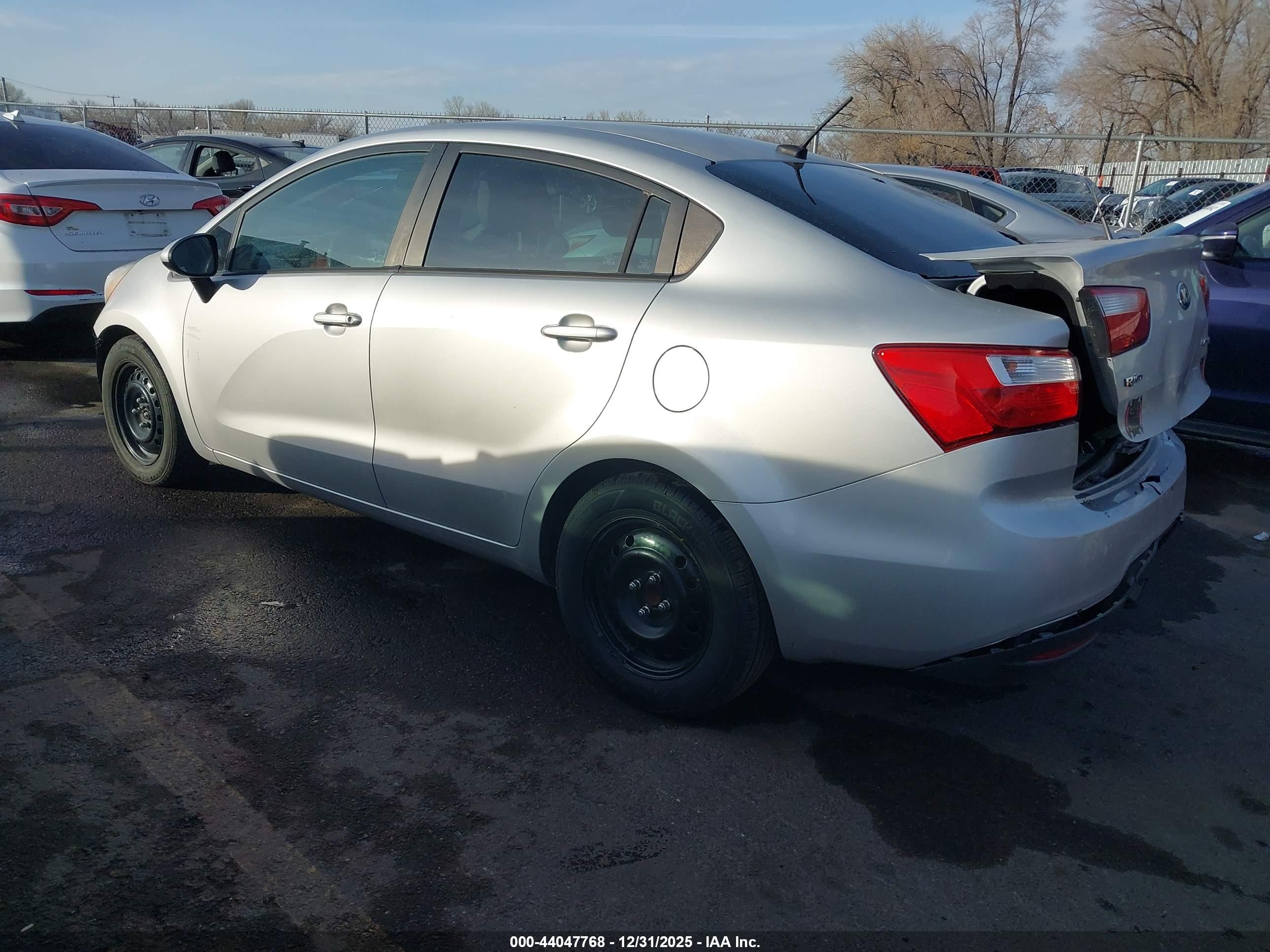 KIA RIO image 3