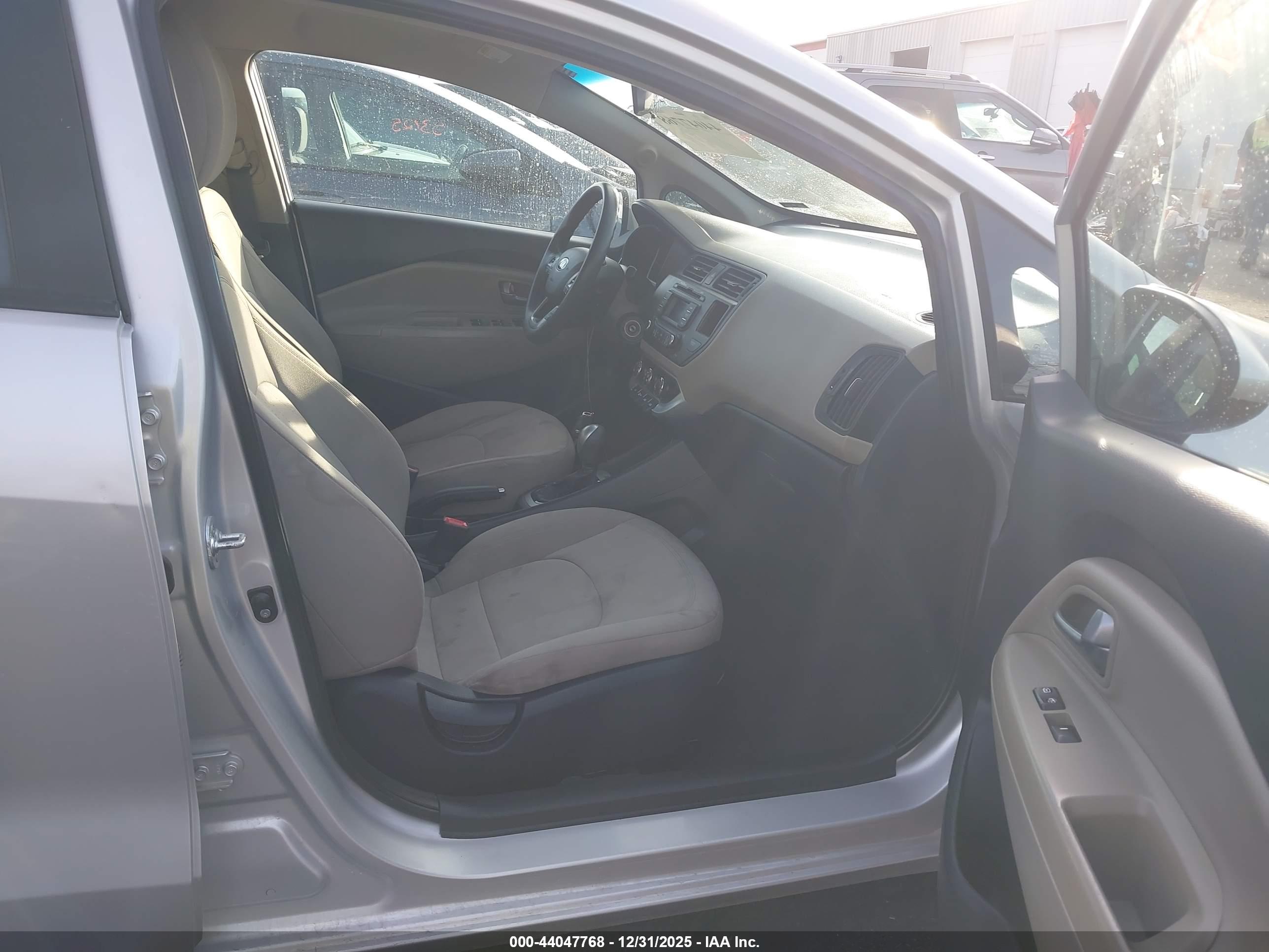 KIA RIO image 5
