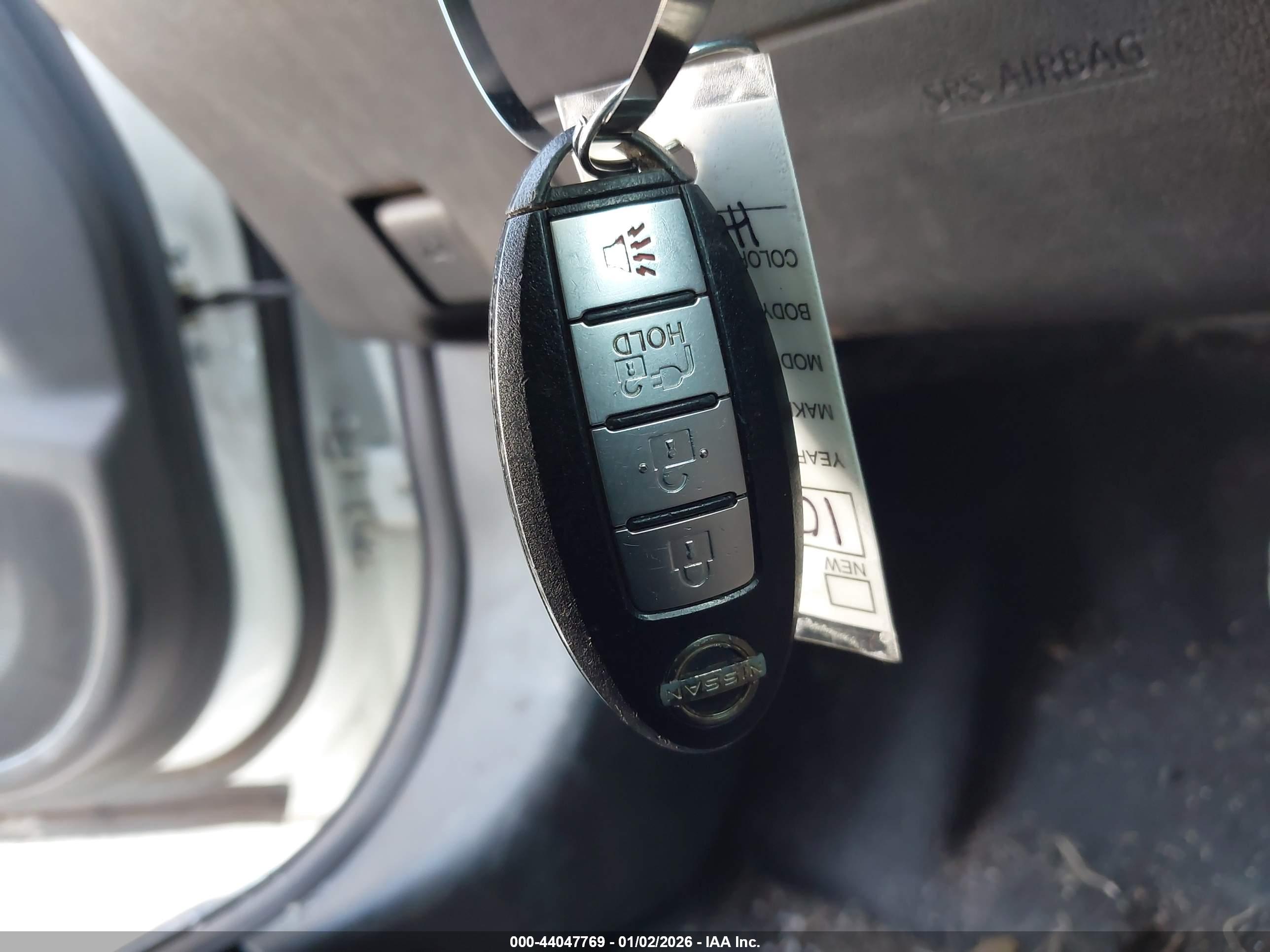 NISSAN LEAF image 11