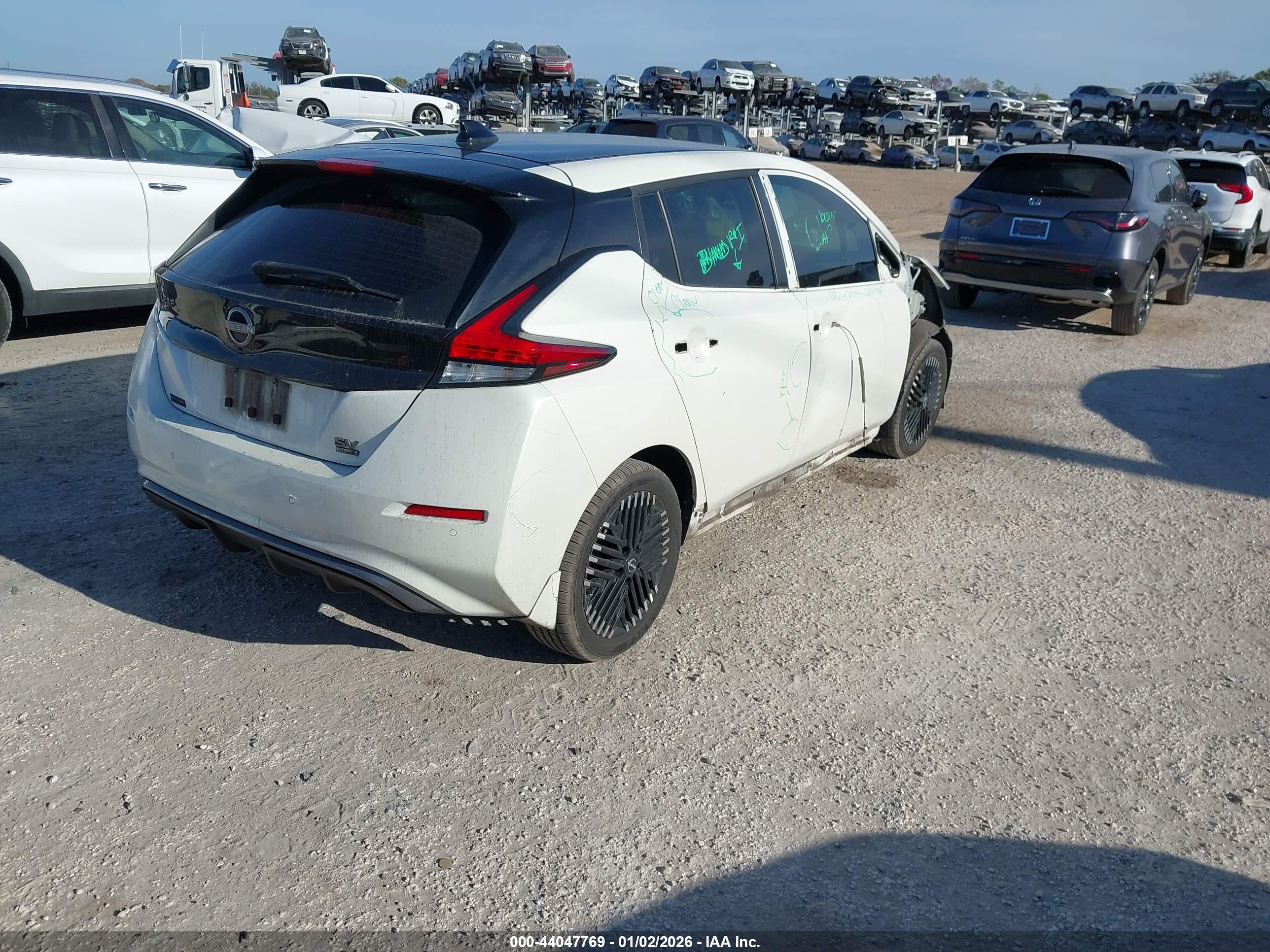 NISSAN LEAF image 4