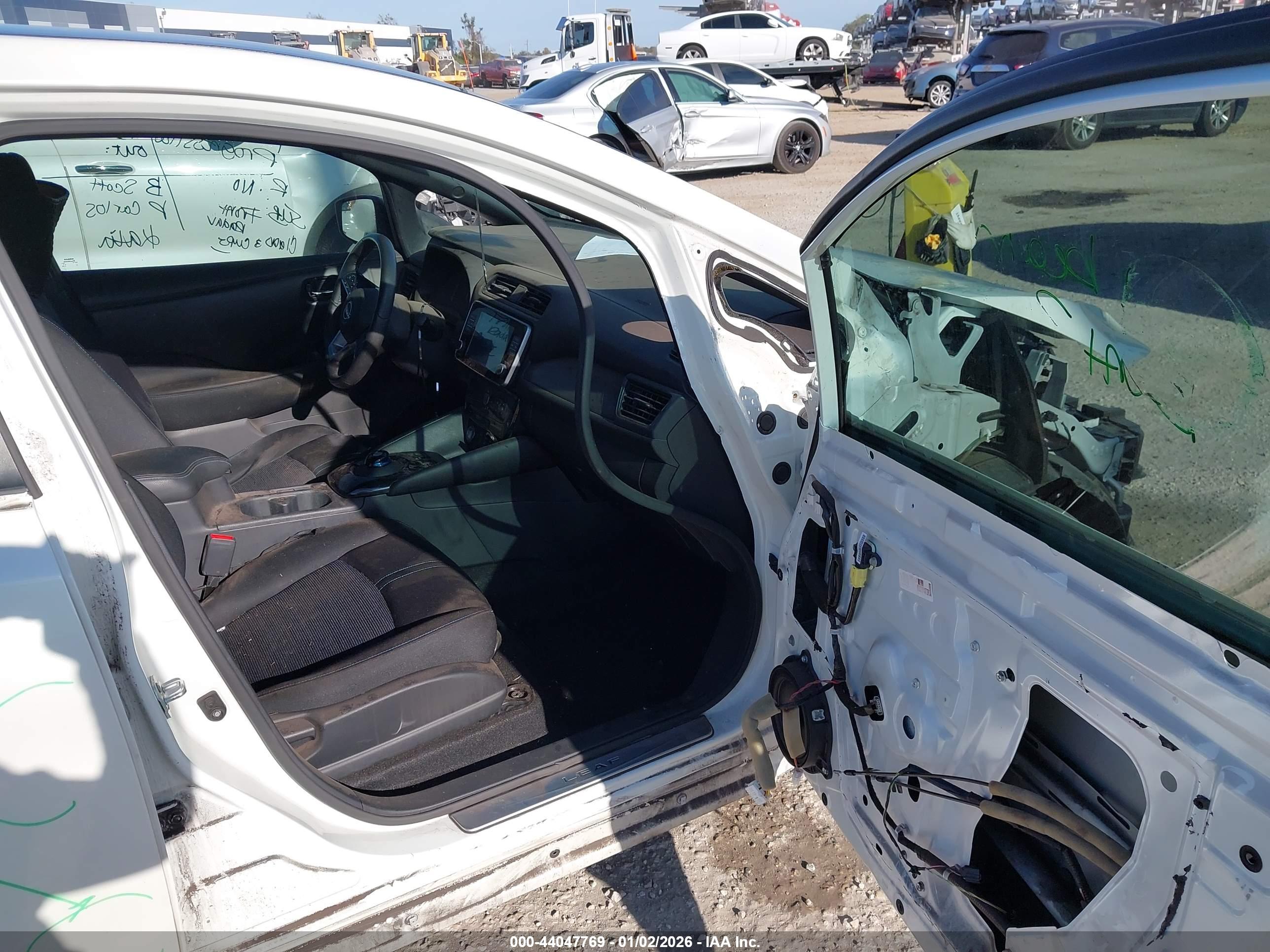 NISSAN LEAF image 5