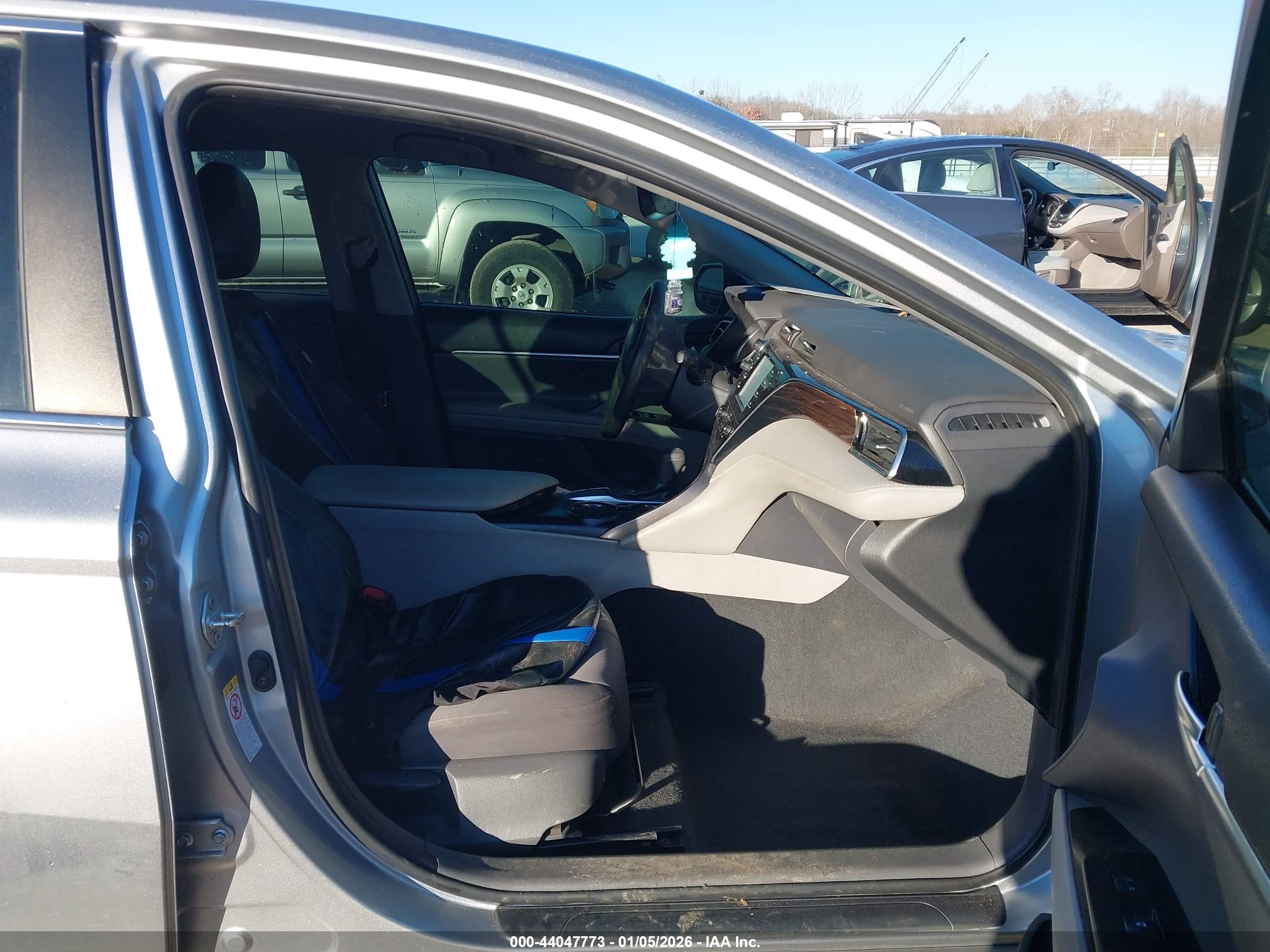 TOYOTA CAMRY image 5