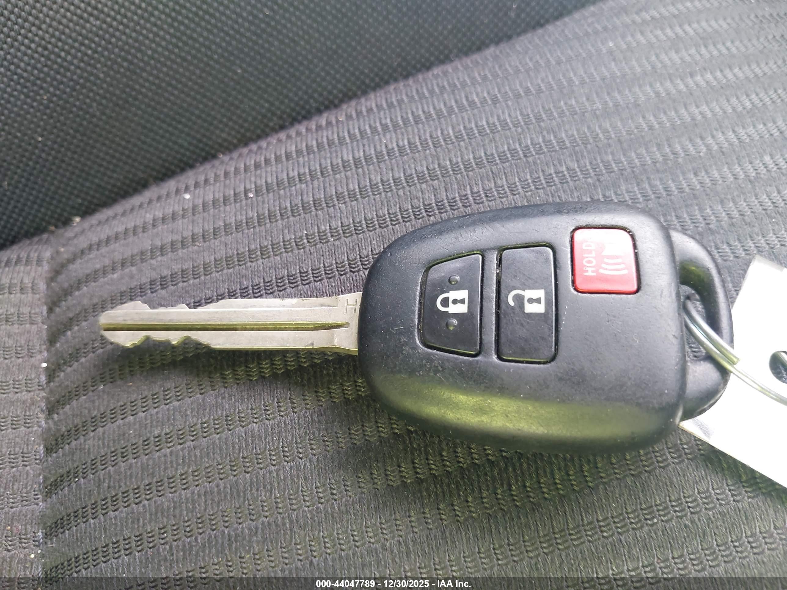 TOYOTA RAV4 image 11