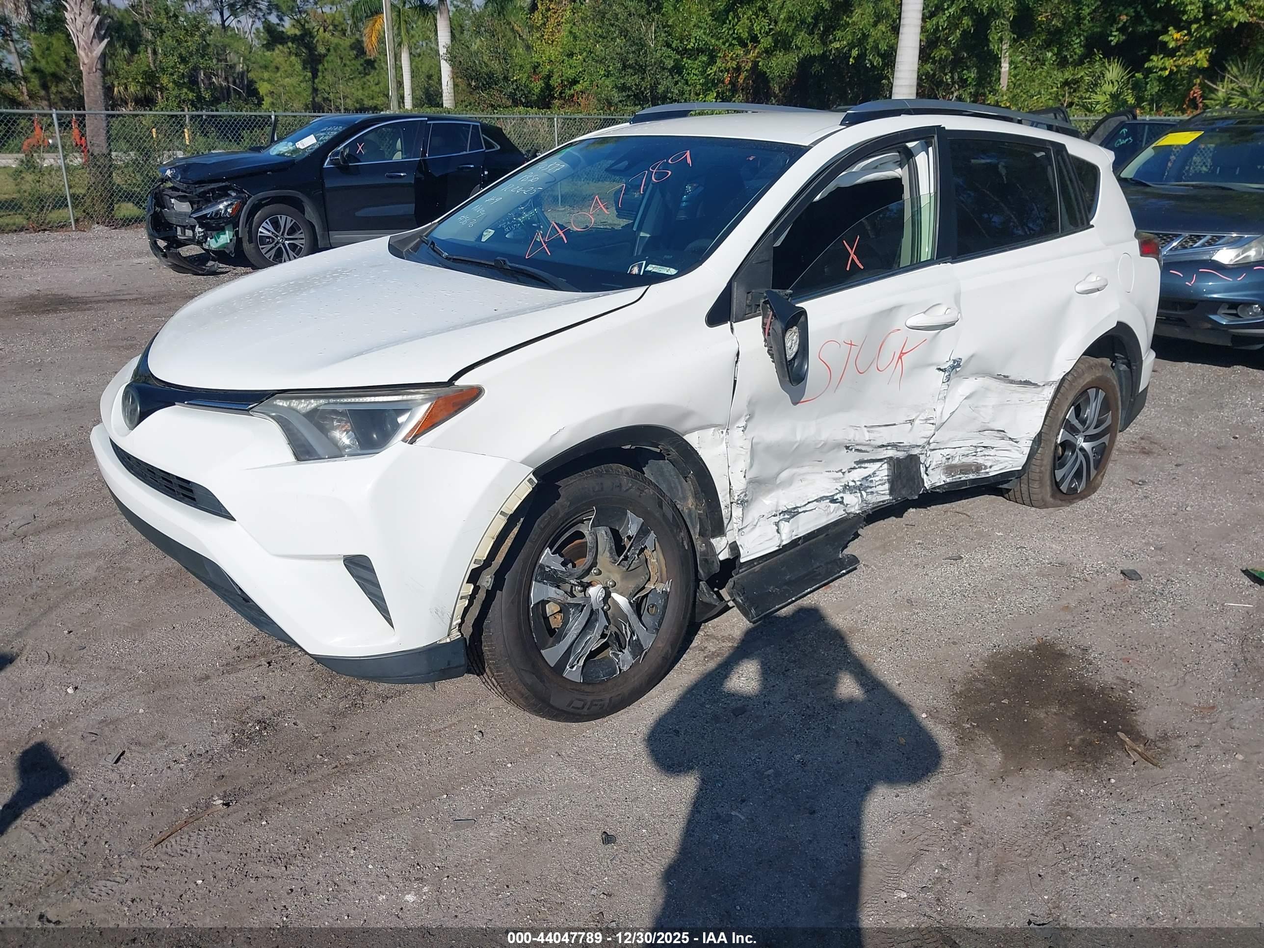 TOYOTA RAV4 image 2