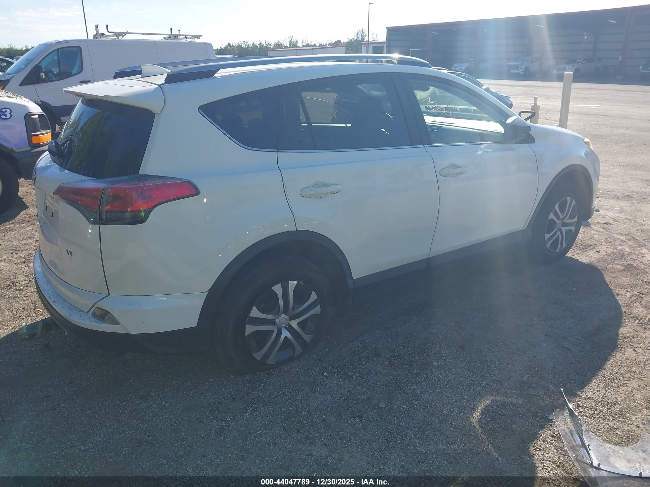 TOYOTA RAV4 image 4