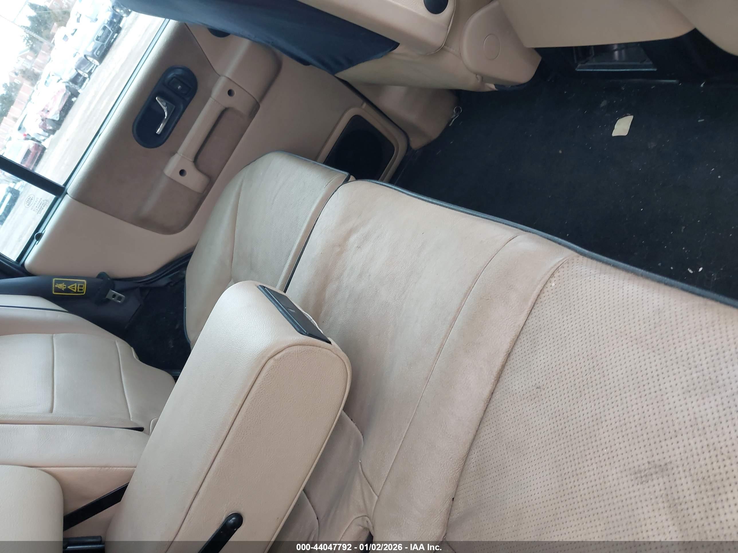 LAND ROVER image 8
