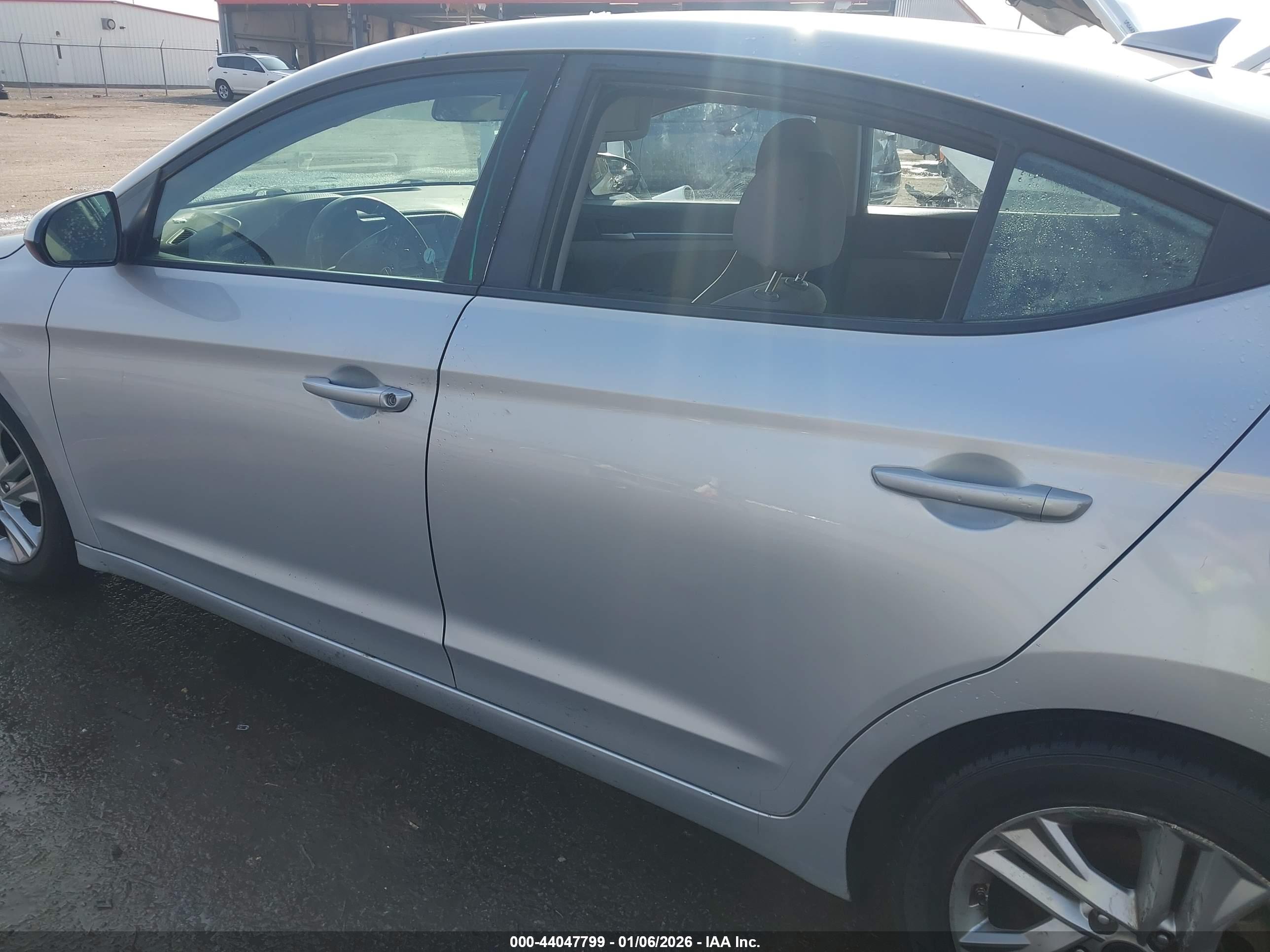 HYUNDAI ELANTRA image 6