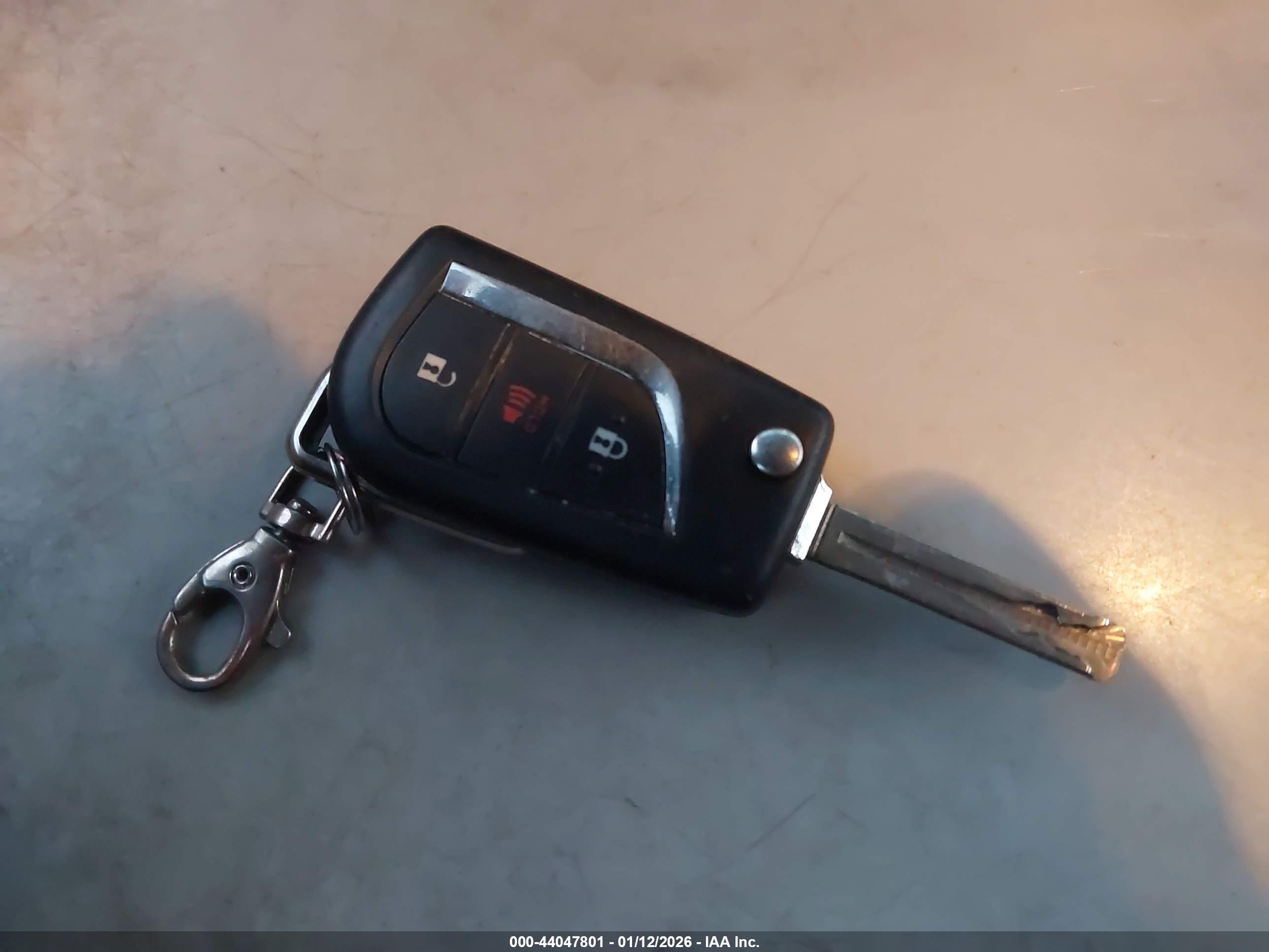 TOYOTA RAV4 image 11