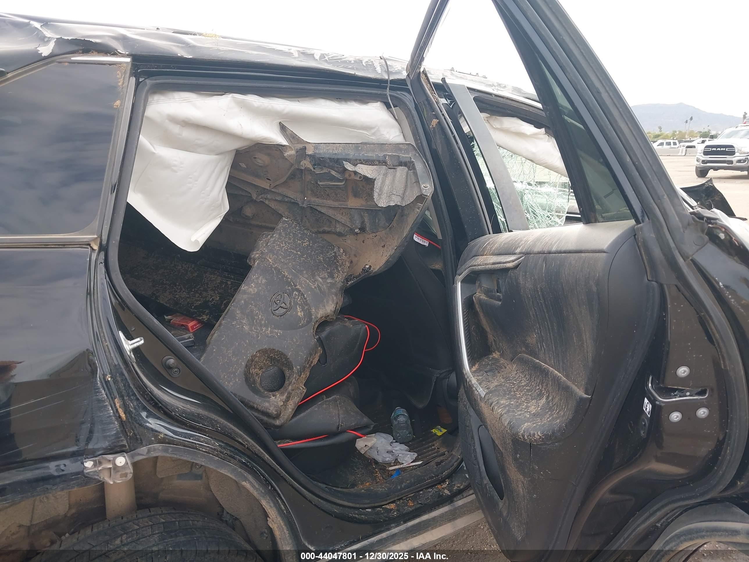 TOYOTA RAV4 image 8