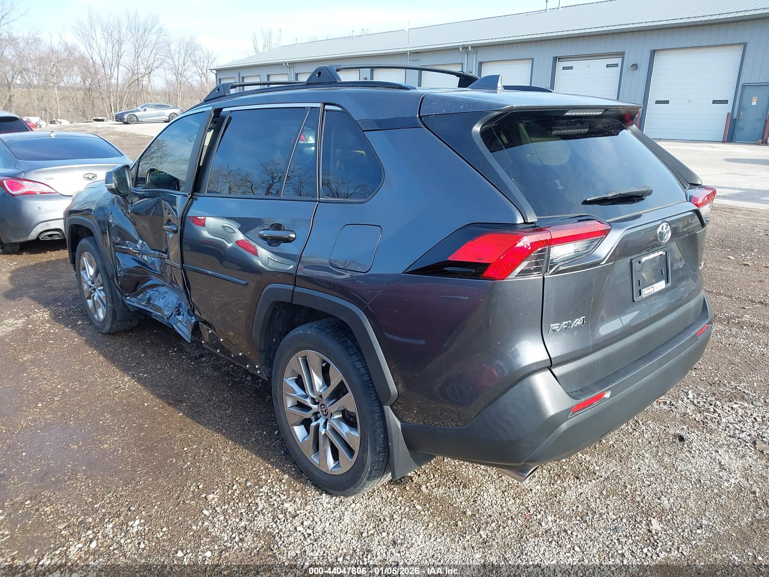 TOYOTA RAV4 image 3