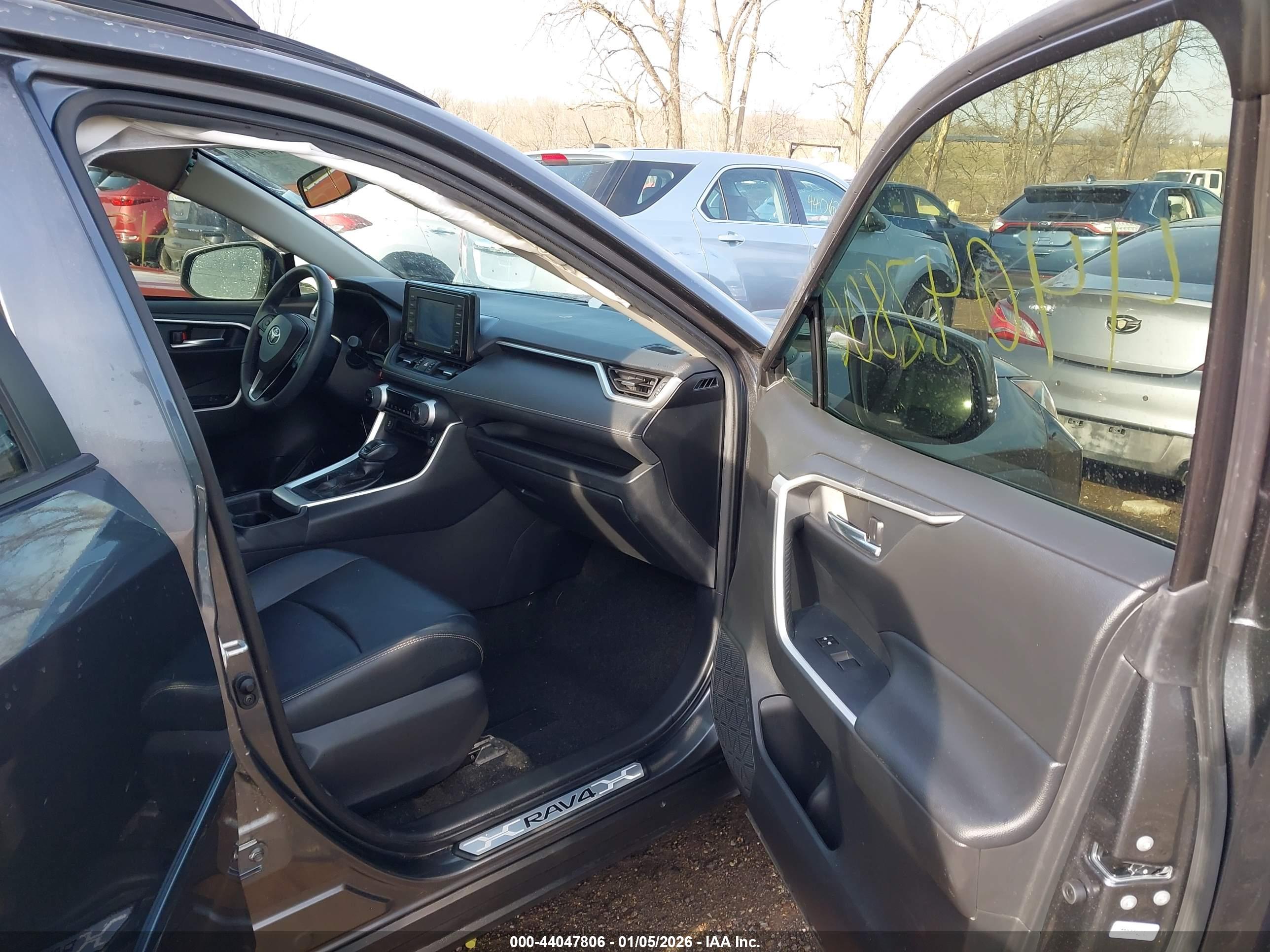 TOYOTA RAV4 image 5