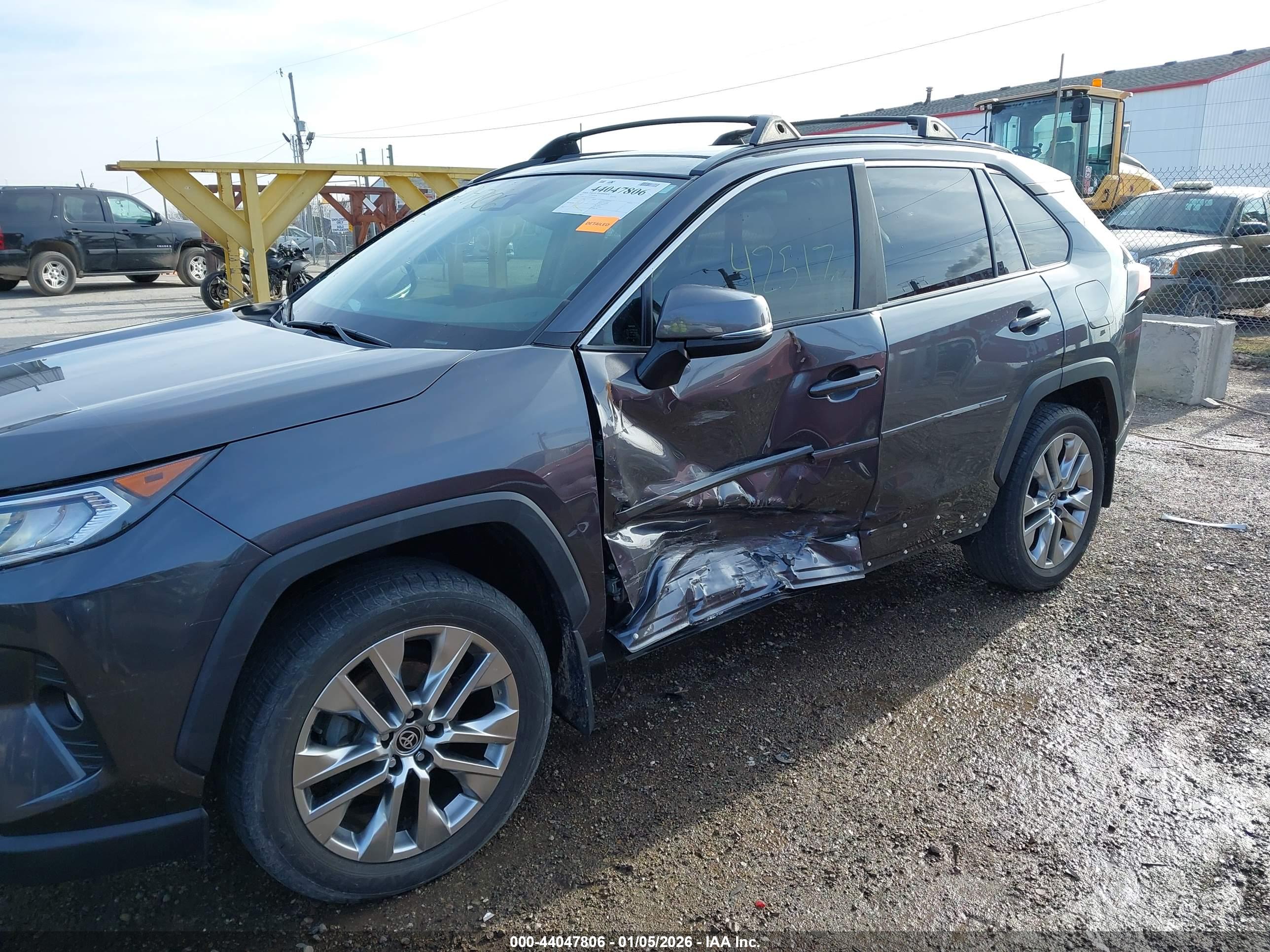TOYOTA RAV4 image 6