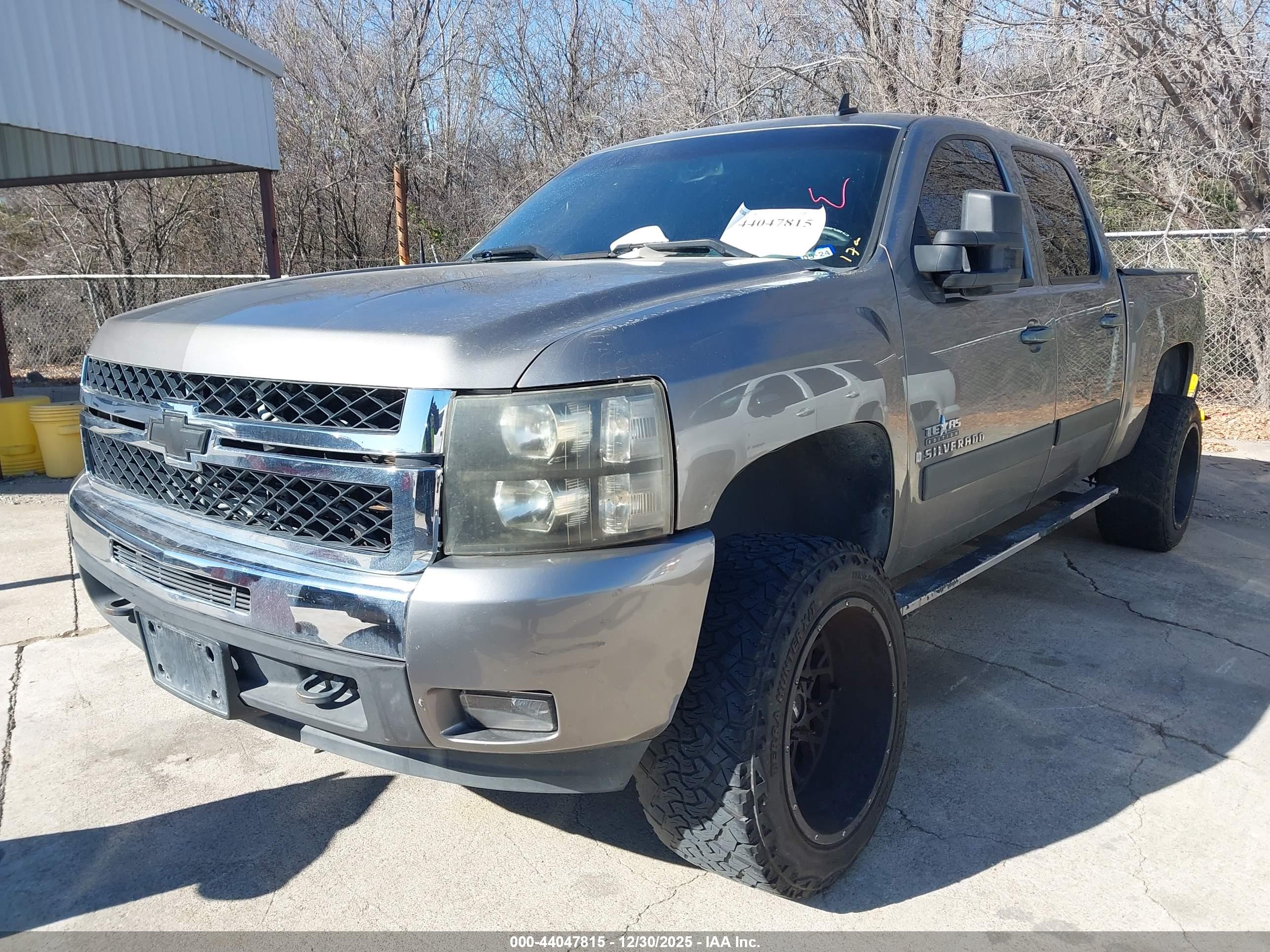 CHEVROLET SILVERADO image 2