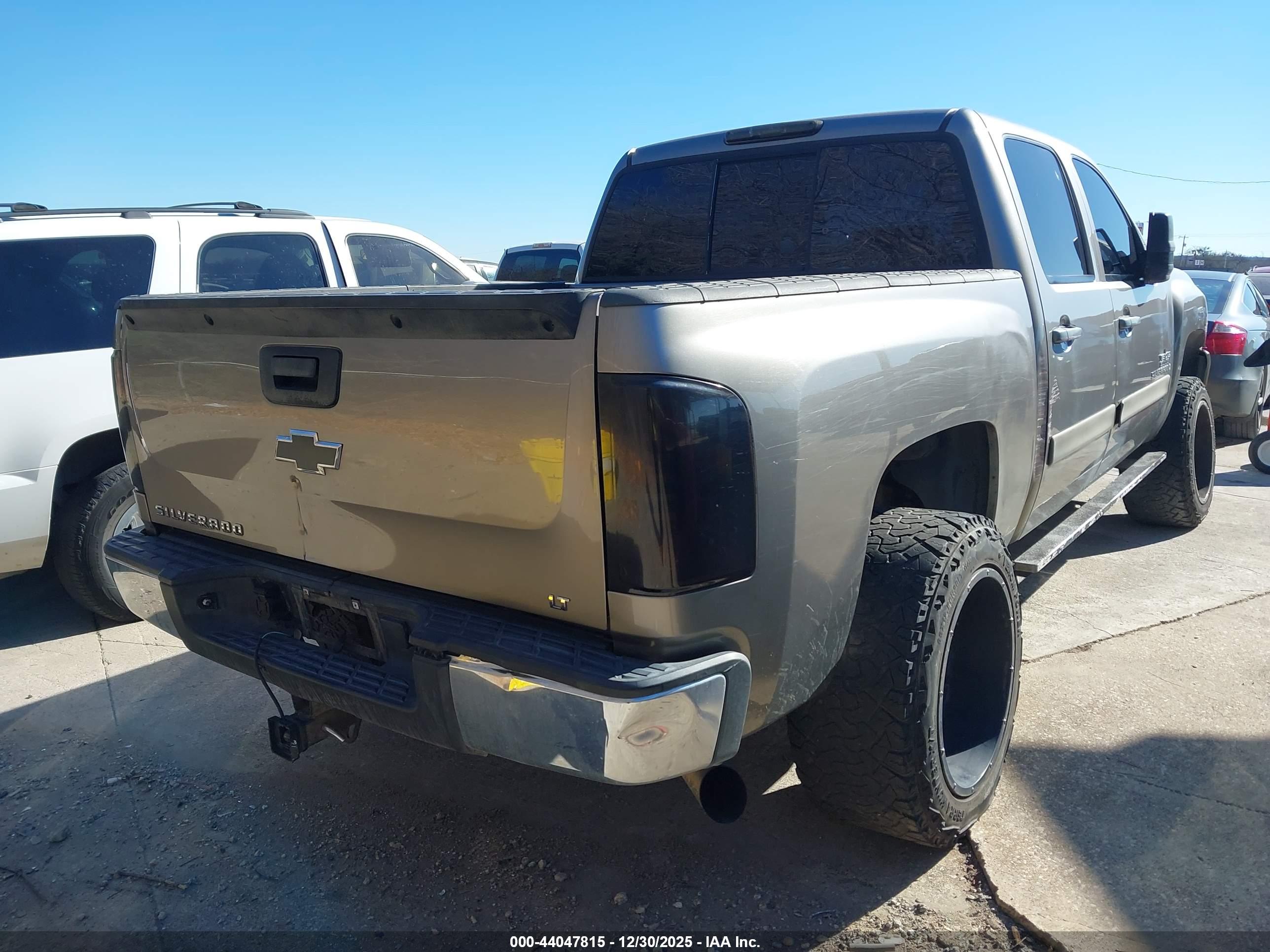 CHEVROLET SILVERADO image 4