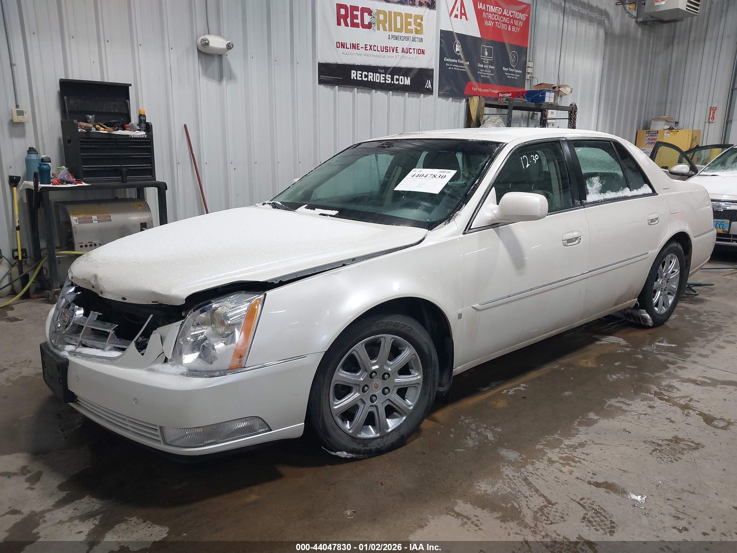 CADILLAC DTS image 2