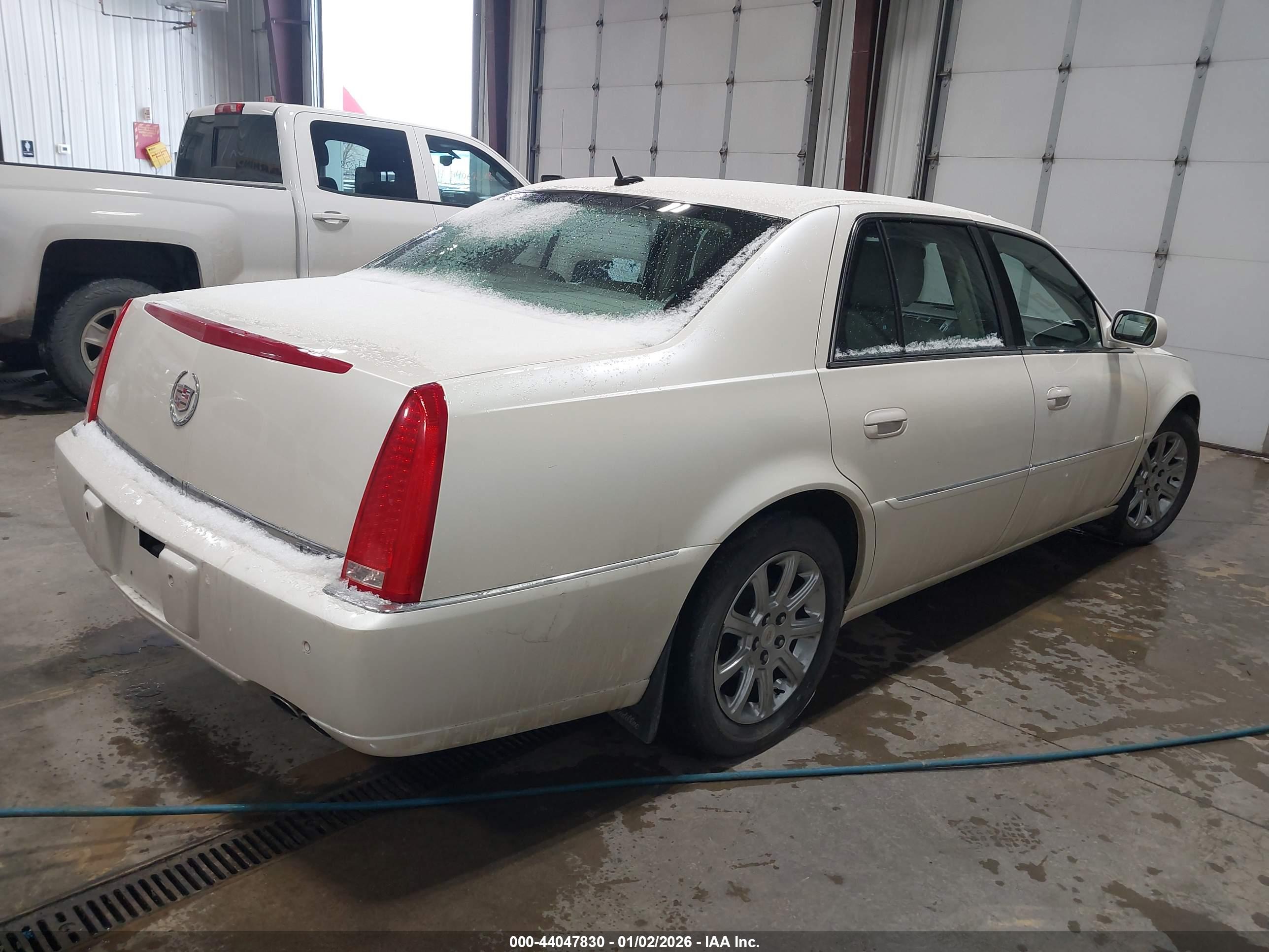CADILLAC DTS image 4