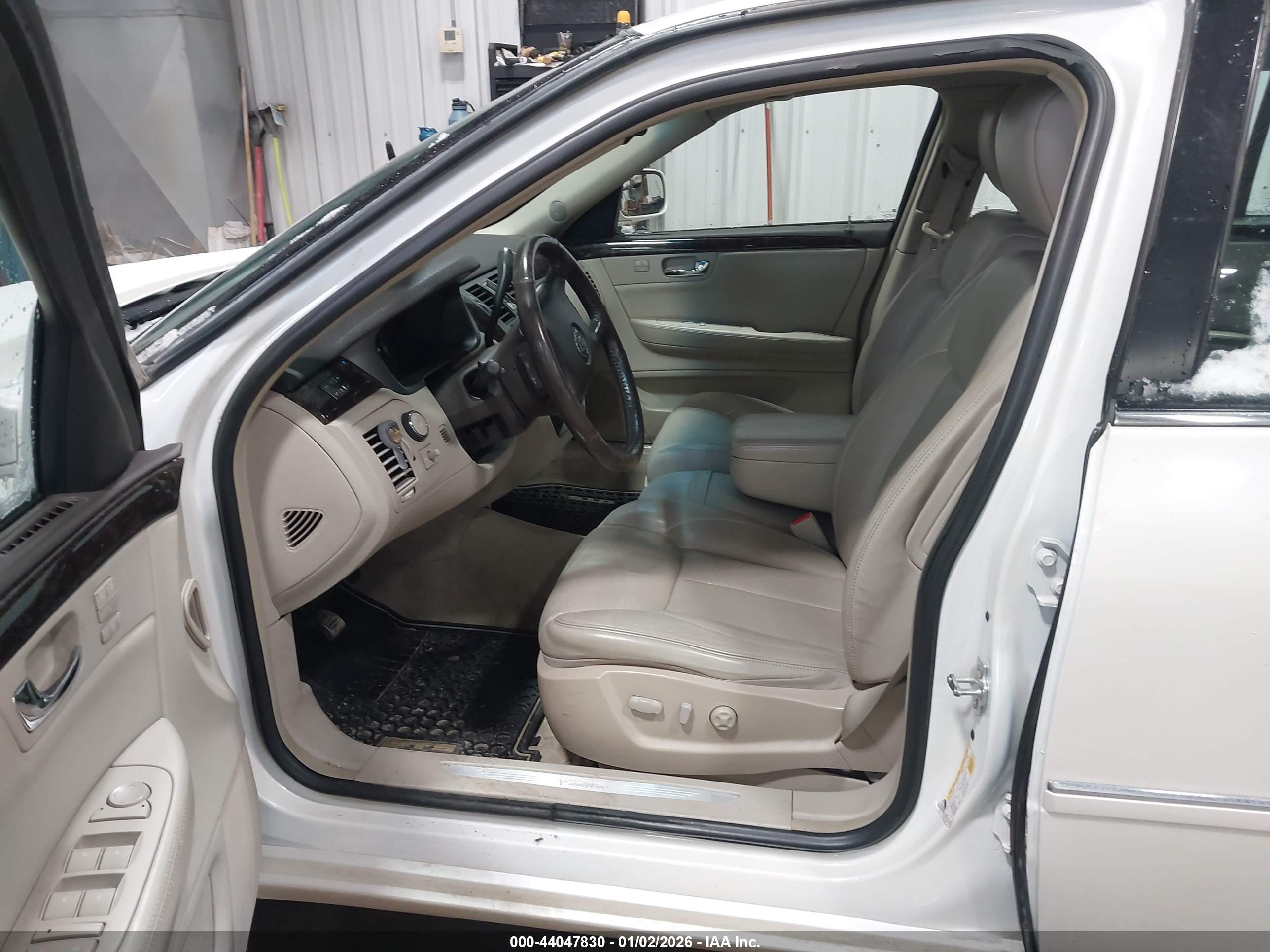 CADILLAC DTS image 5