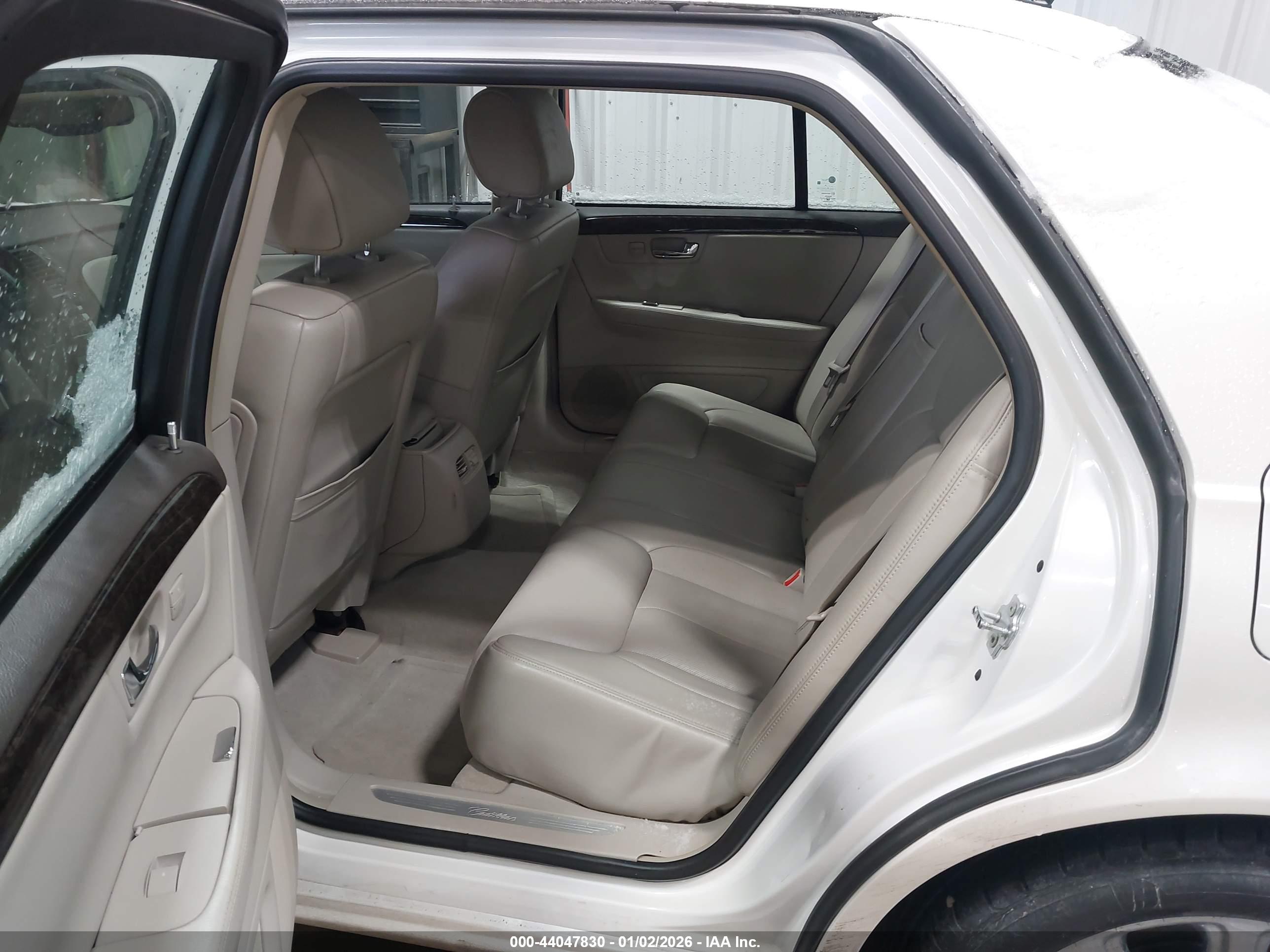 CADILLAC DTS image 8