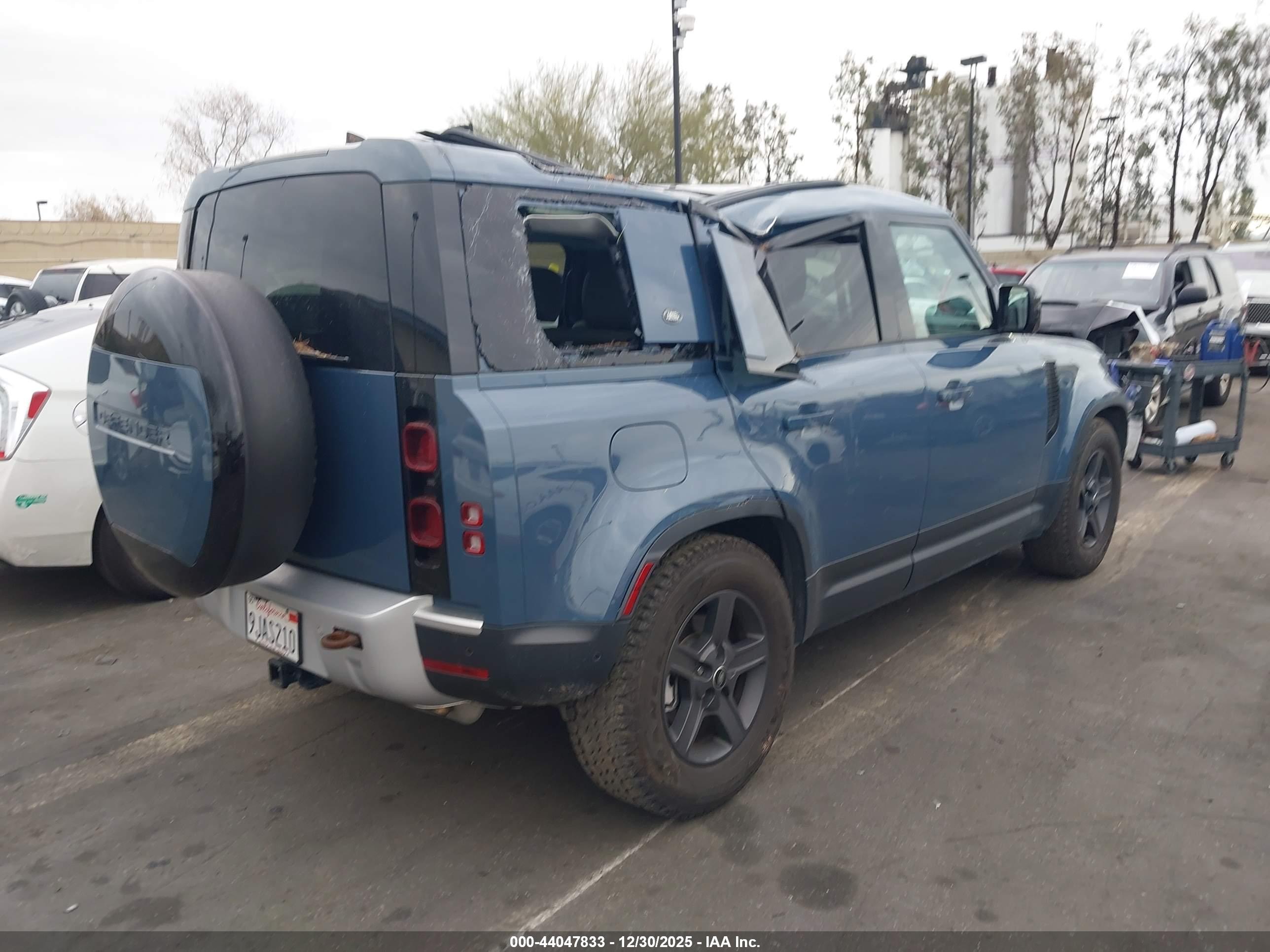 LAND ROVER image 4
