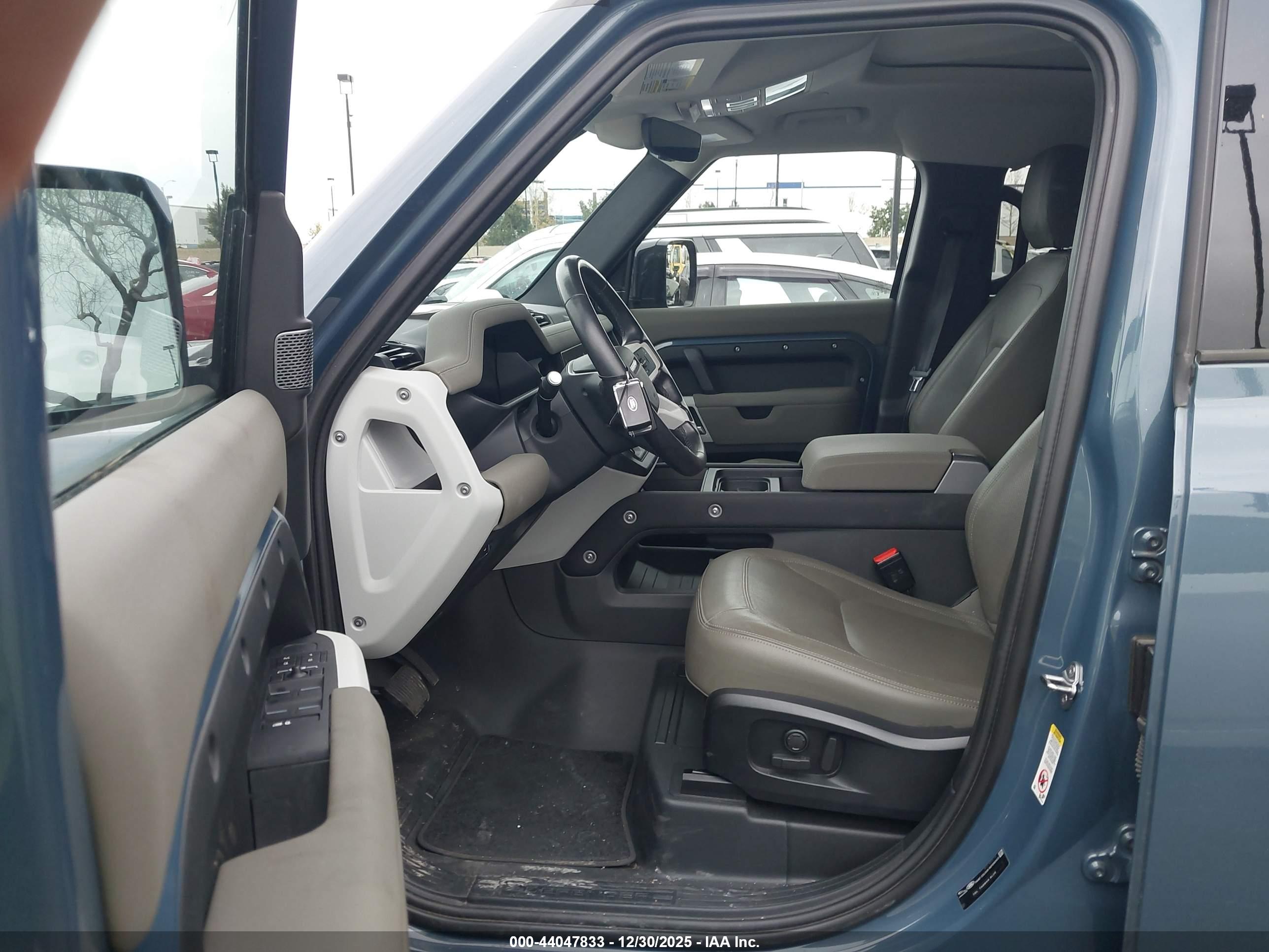 LAND ROVER image 5