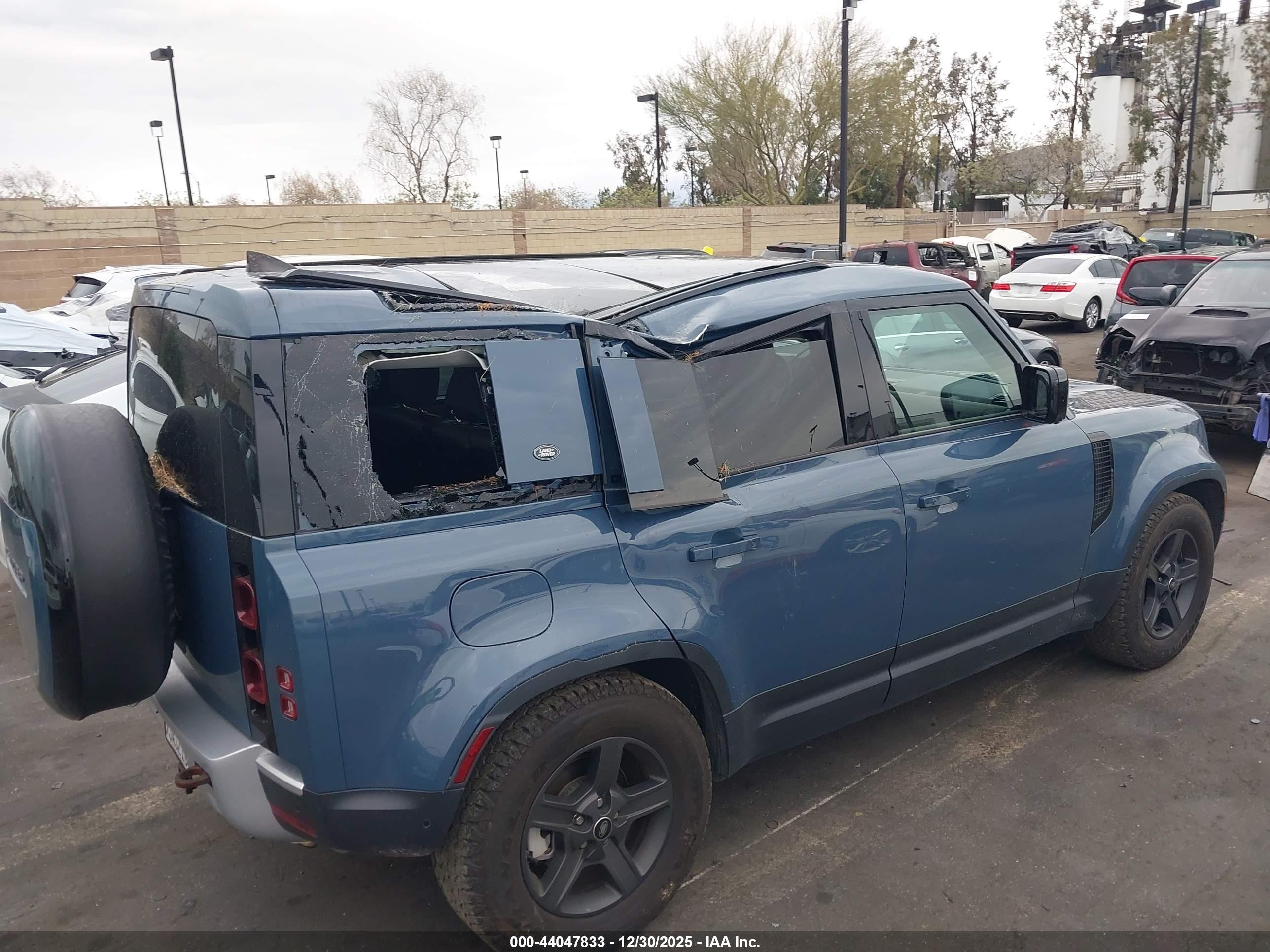 LAND ROVER image 6