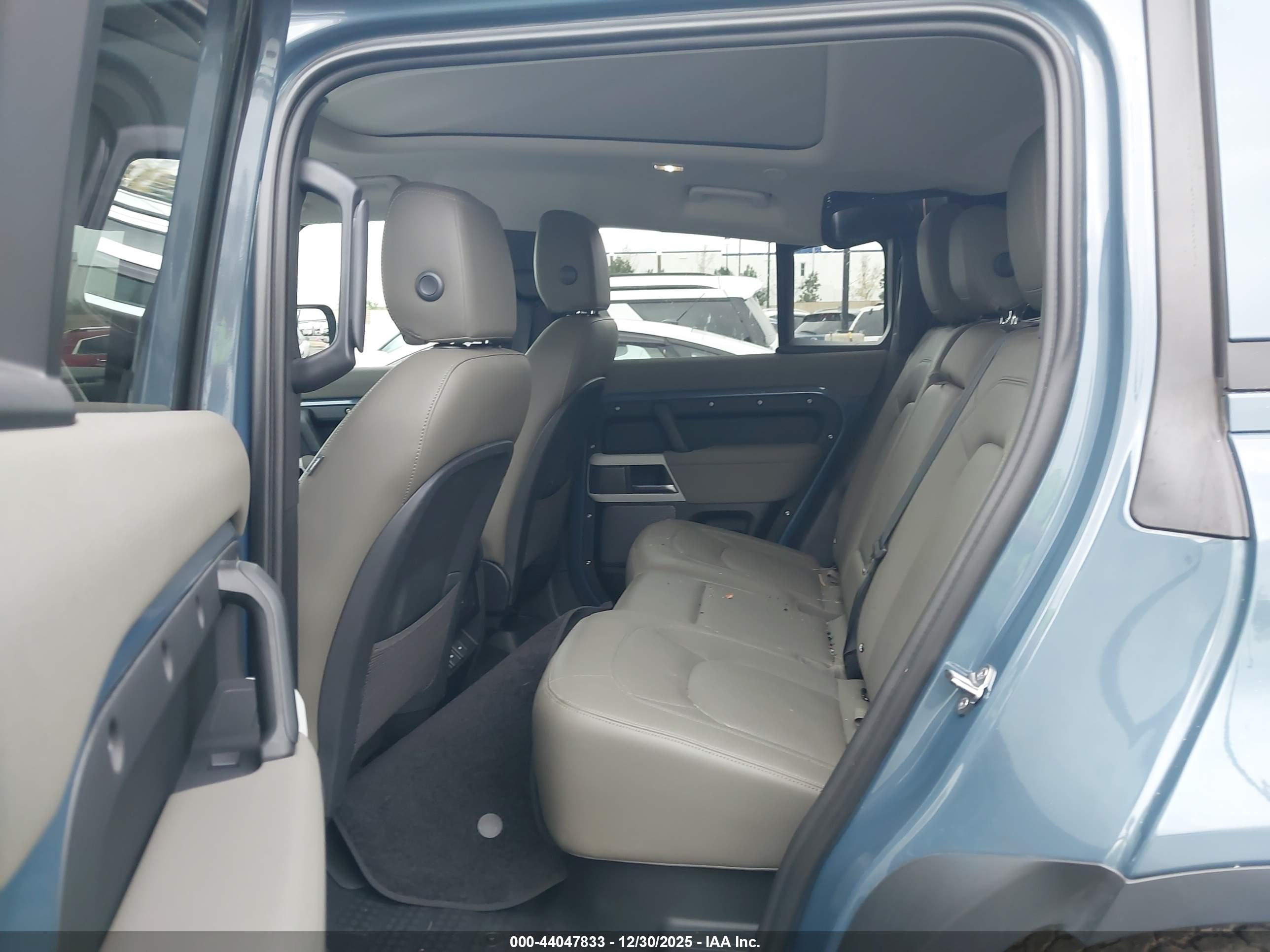 LAND ROVER image 8